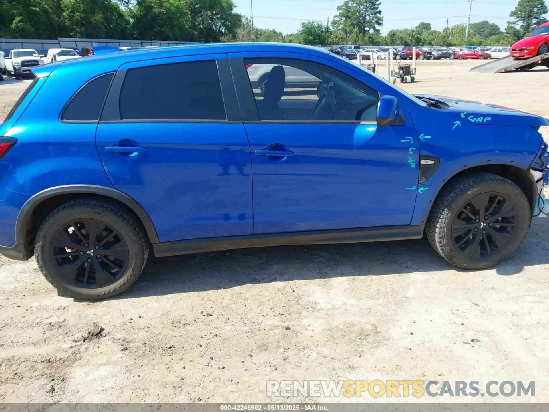14 fotografías del automóvil dañado JA4APUAU9MU023925 MITSUBISHI OUTLANDER SPORT 2021