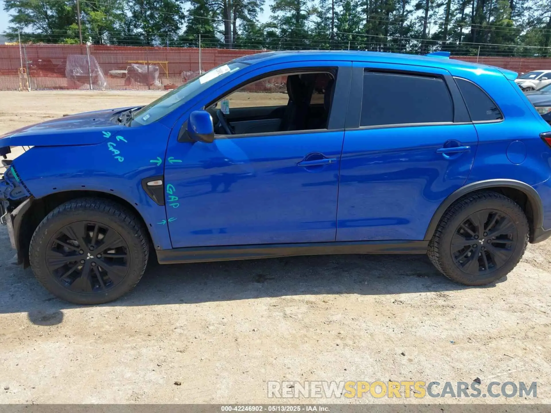 15 fotografías del automóvil dañado JA4APUAU9MU023925 MITSUBISHI OUTLANDER SPORT 2021