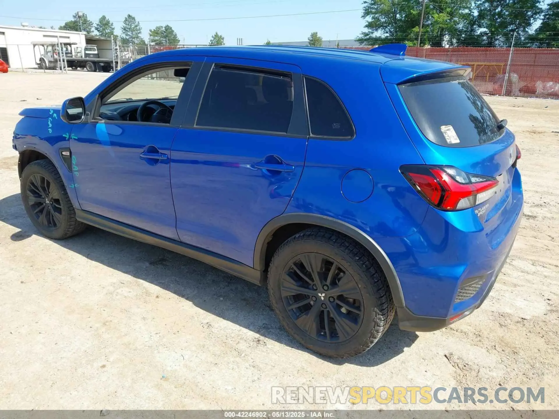 3 fotografías del automóvil dañado JA4APUAU9MU023925 MITSUBISHI OUTLANDER SPORT 2021