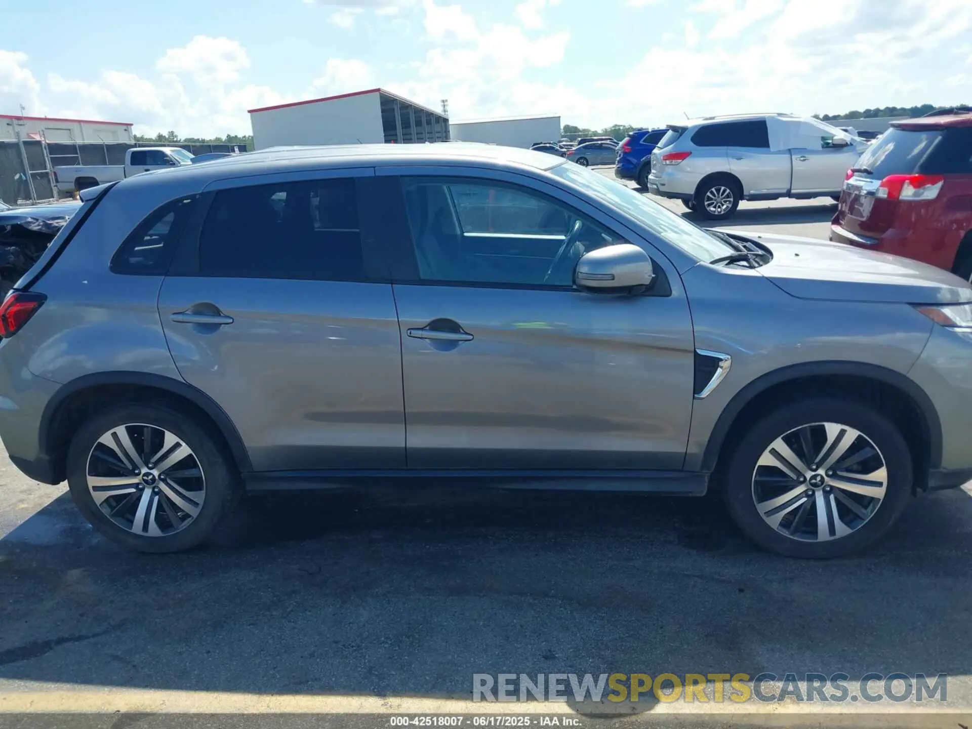 13 fotografías del automóvil dañado JA4APVAU8MU011884 MITSUBISHI OUTLANDER SPORT 2021