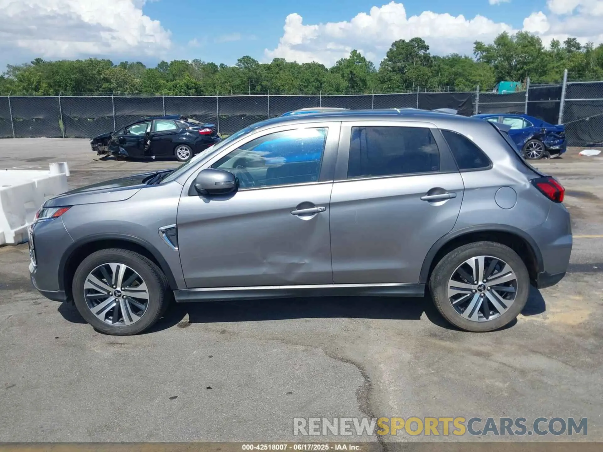 14 fotografías del automóvil dañado JA4APVAU8MU011884 MITSUBISHI OUTLANDER SPORT 2021