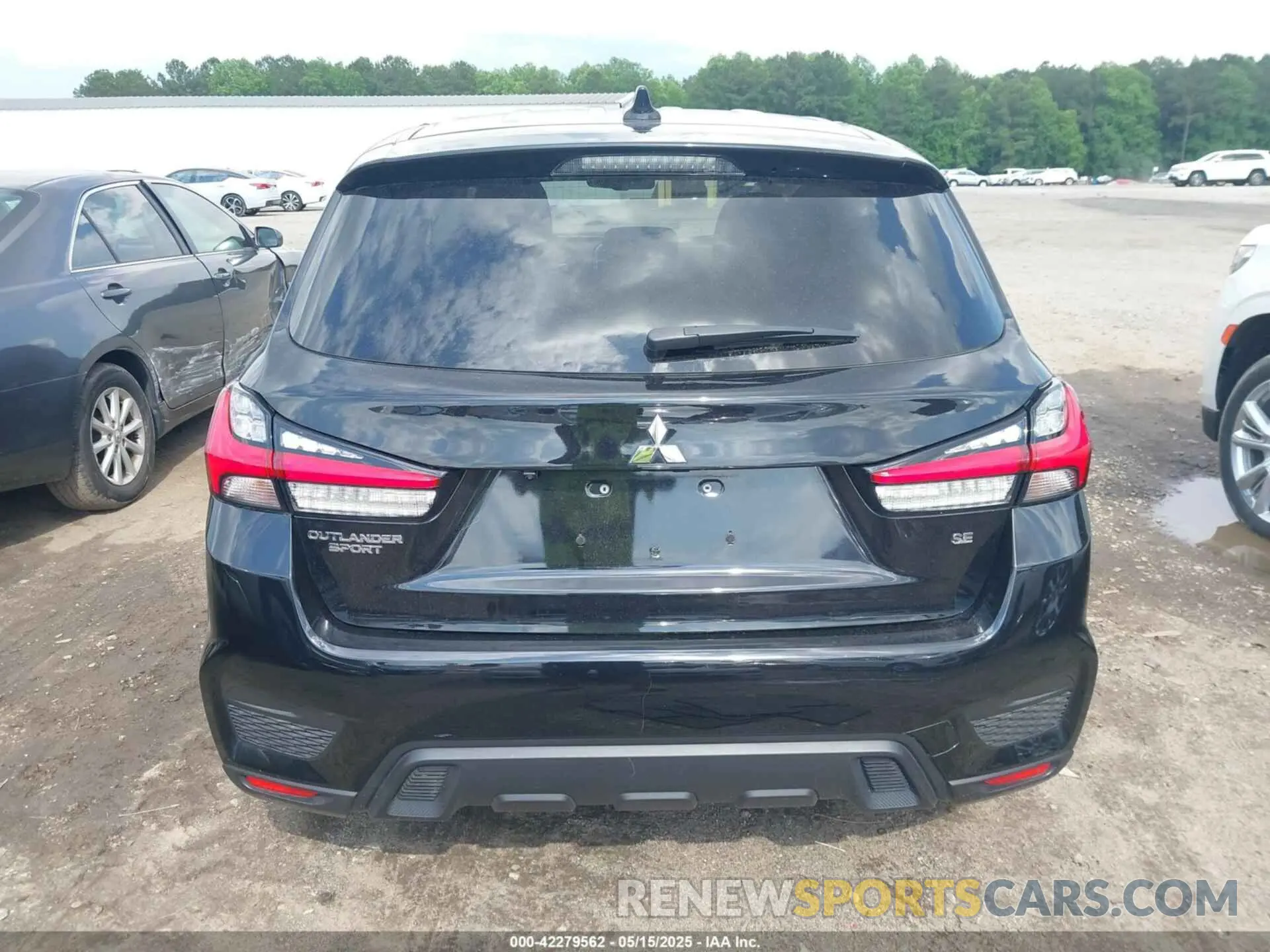 17 fotografías del automóvil dañado JA4APVAU8MU030791 MITSUBISHI OUTLANDER SPORT 2021