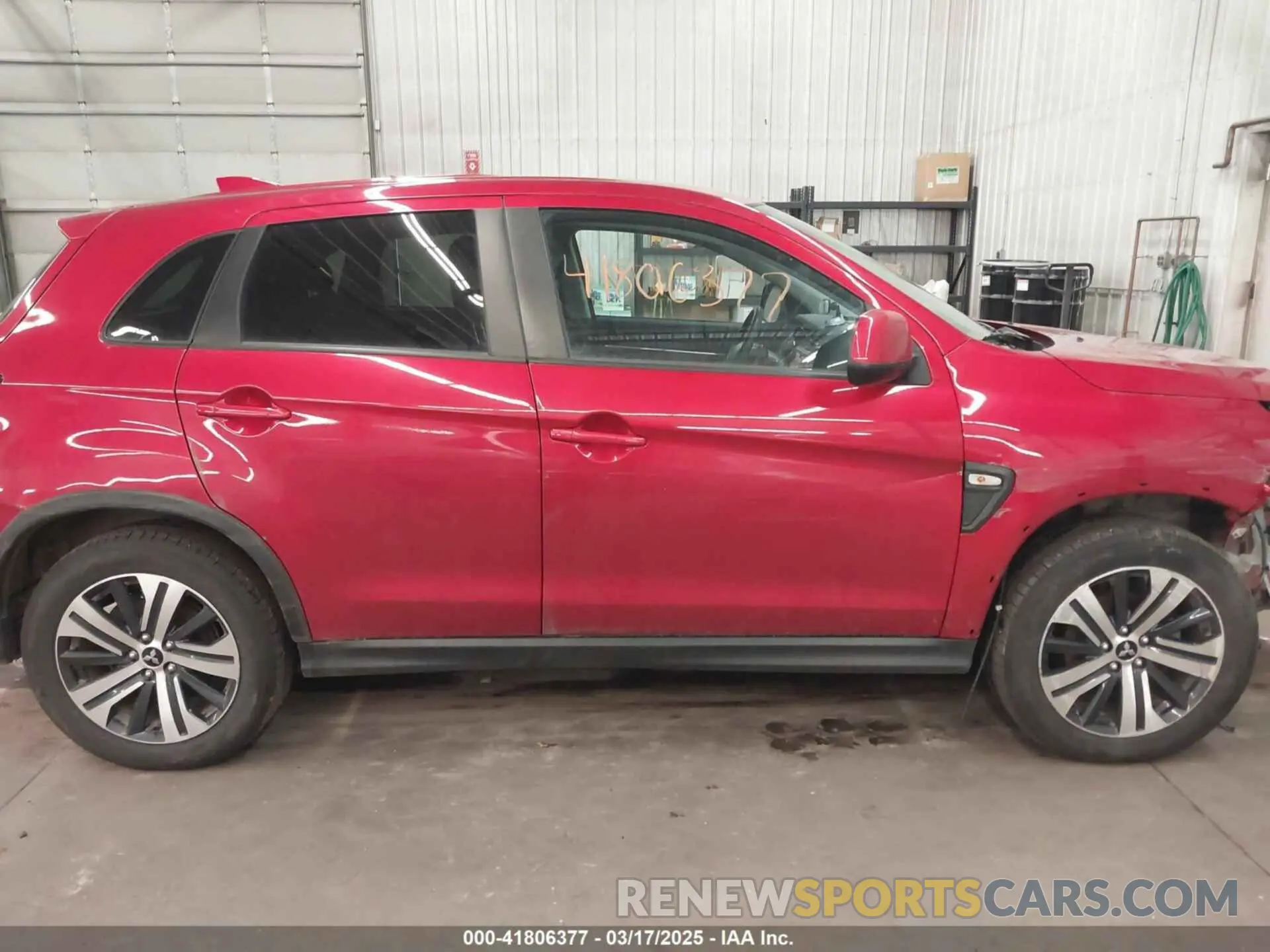 14 fotografías del automóvil dañado JA4ARUAU0MU003394 MITSUBISHI OUTLANDER SPORT 2021