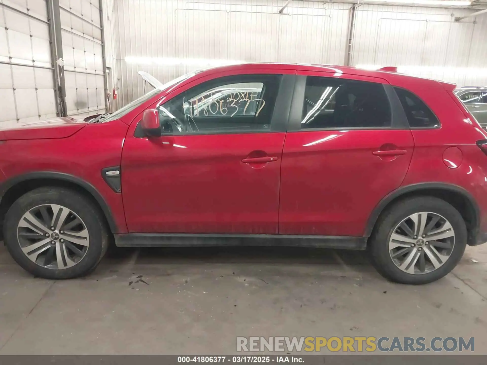 15 fotografías del automóvil dañado JA4ARUAU0MU003394 MITSUBISHI OUTLANDER SPORT 2021