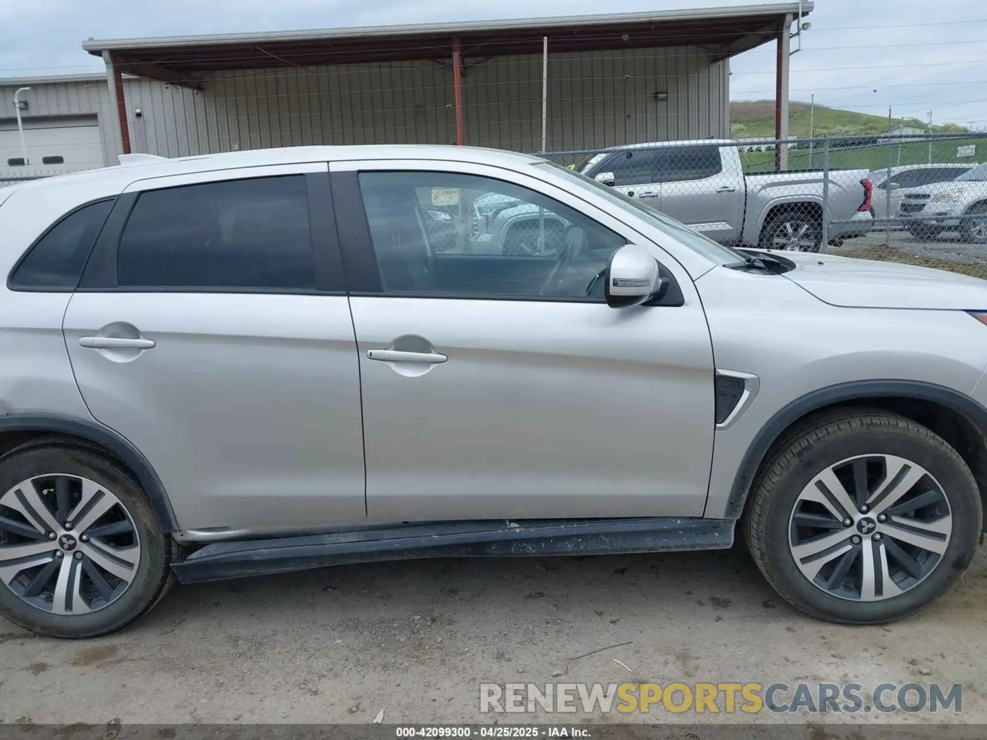 13 fotografías del automóvil dañado JA4ARUAU1MU031303 MITSUBISHI OUTLANDER SPORT 2021