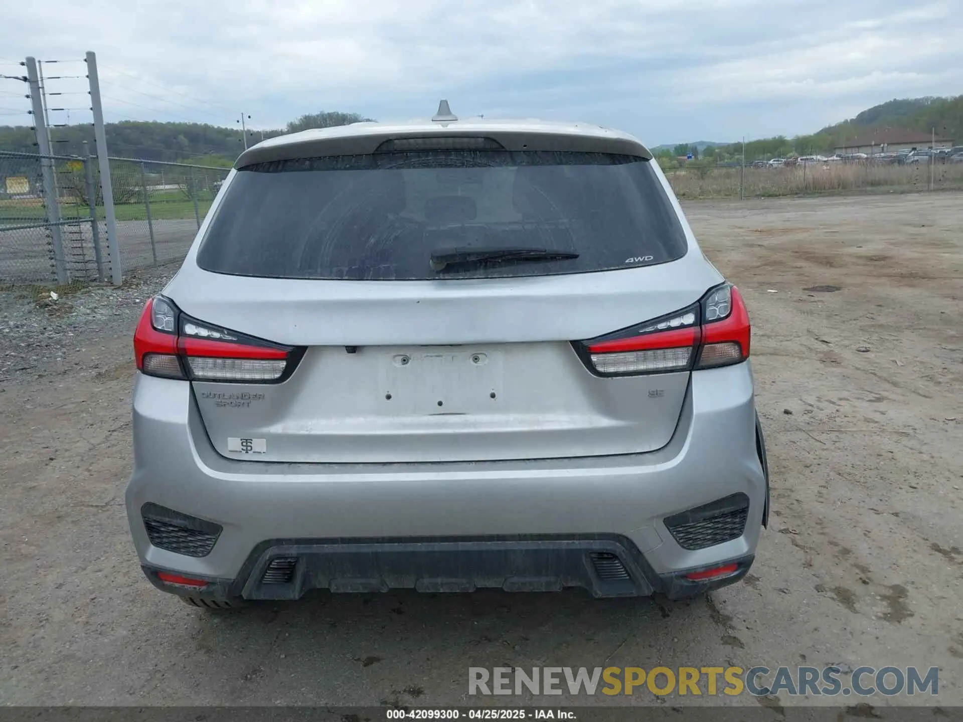 16 fotografías del automóvil dañado JA4ARUAU1MU031303 MITSUBISHI OUTLANDER SPORT 2021