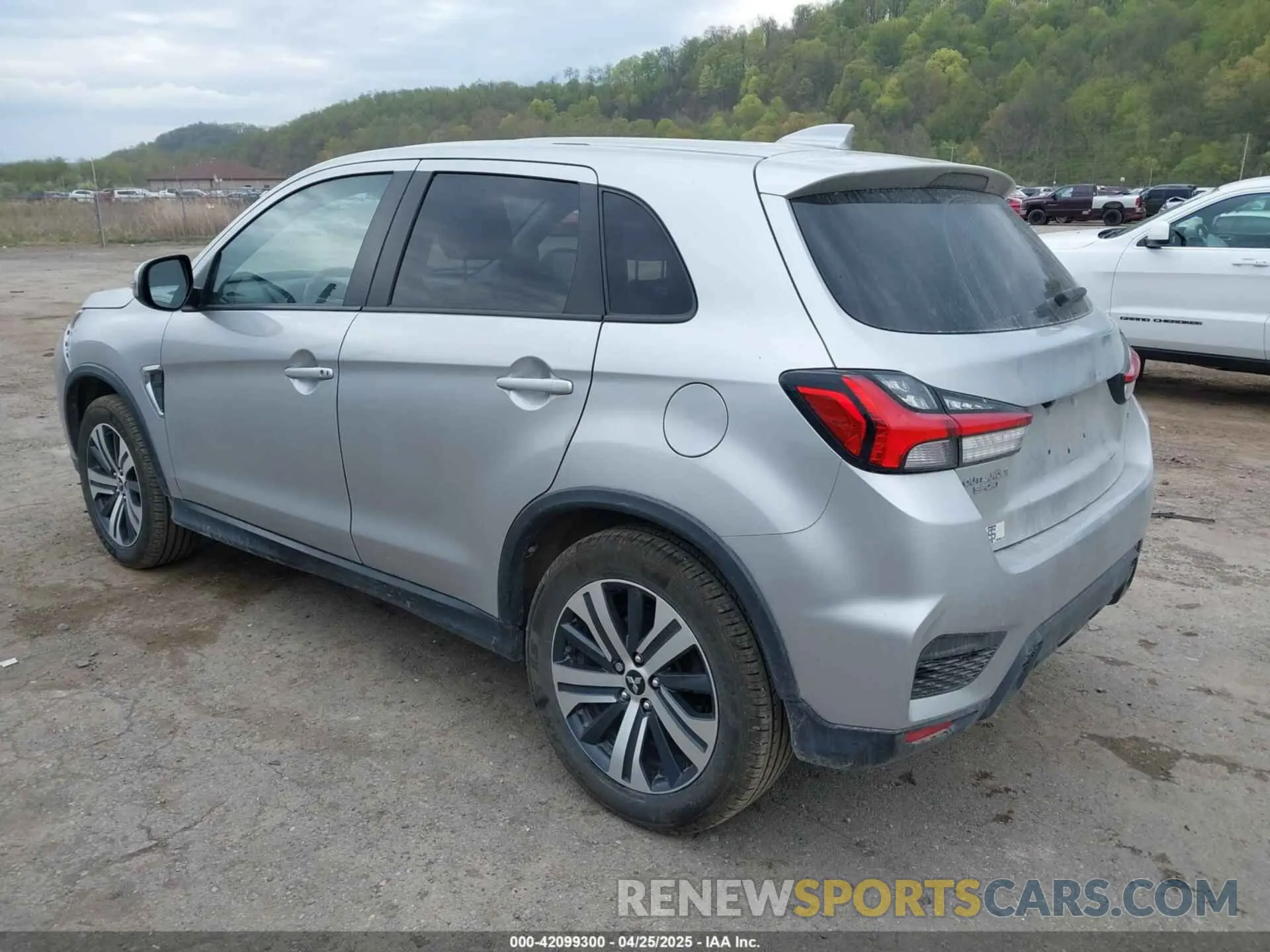 3 fotografías del automóvil dañado JA4ARUAU1MU031303 MITSUBISHI OUTLANDER SPORT 2021
