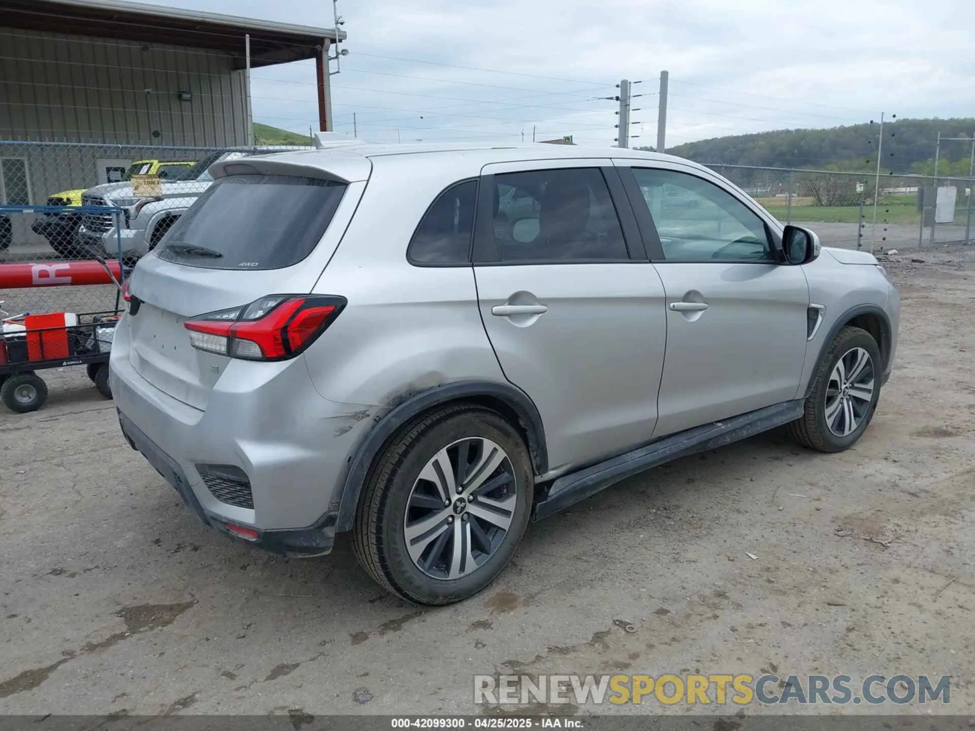 4 fotografías del automóvil dañado JA4ARUAU1MU031303 MITSUBISHI OUTLANDER SPORT 2021