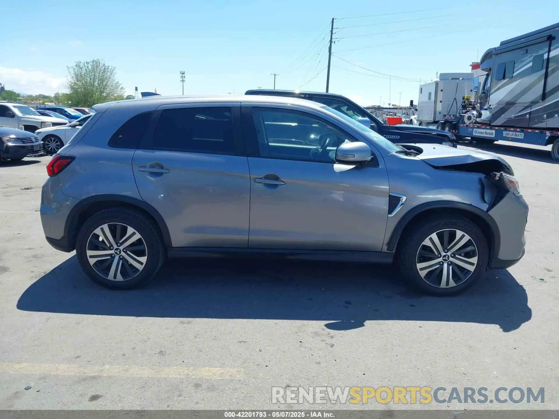 14 fotografías del automóvil dañado JA4ARUAU2MU013554 MITSUBISHI OUTLANDER SPORT 2021