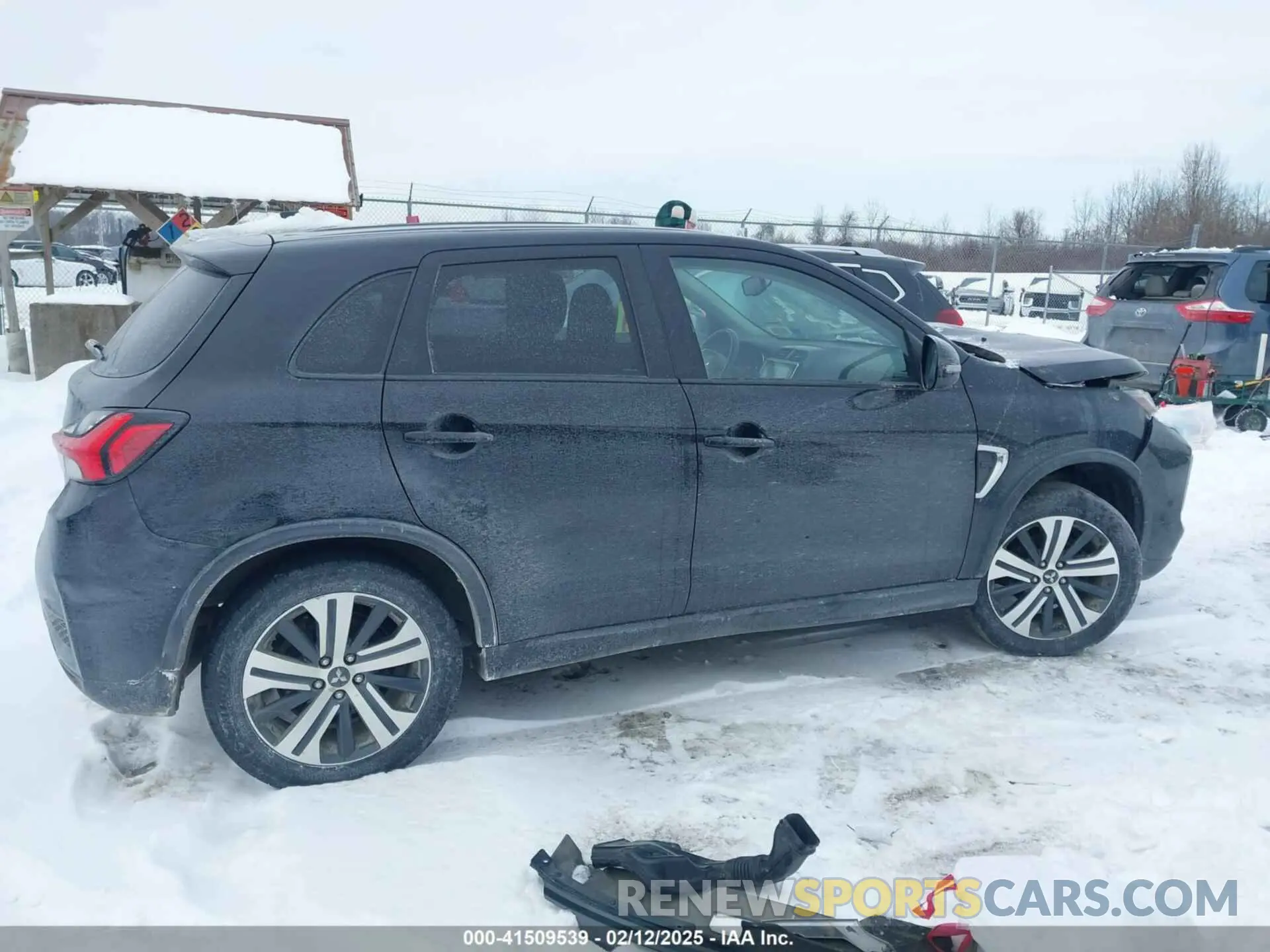 14 fotografías del automóvil dañado JA4ARUAU2MU019029 MITSUBISHI OUTLANDER SPORT 2021