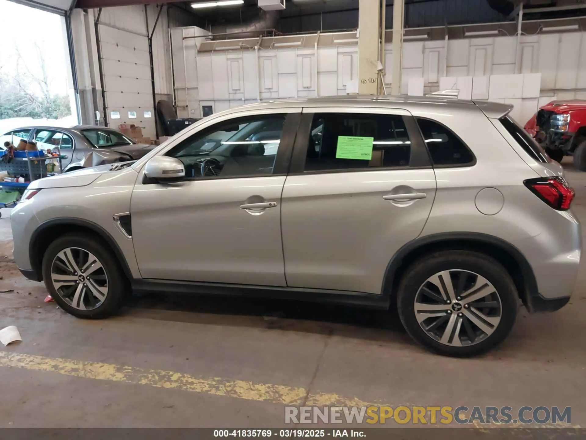 13 fotografías del automóvil dañado JA4ARUAU3MU024076 MITSUBISHI OUTLANDER SPORT 2021