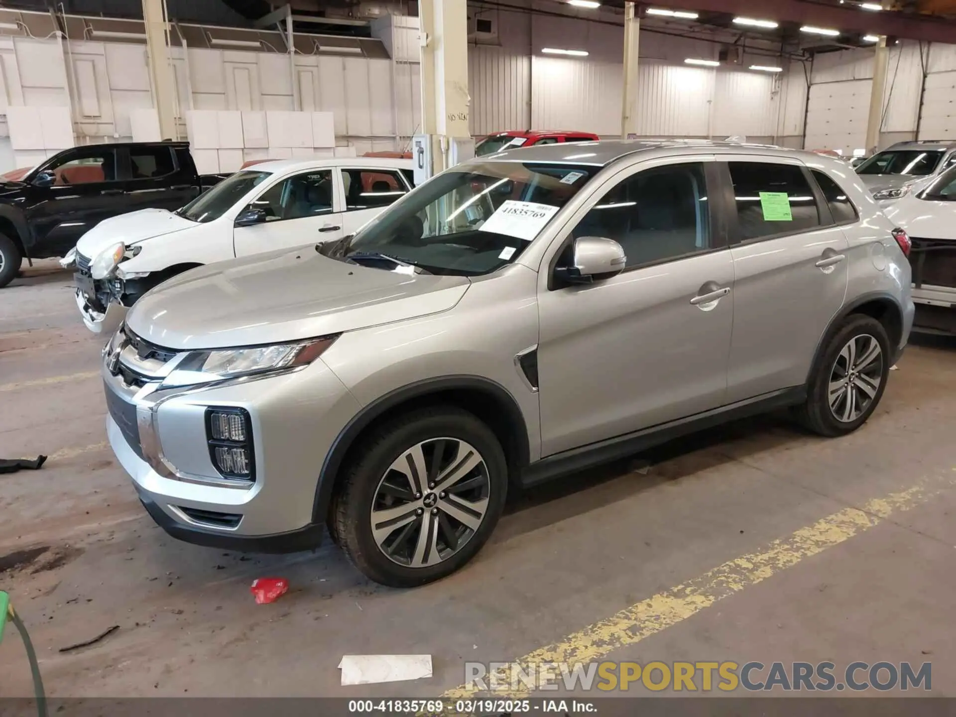 2 fotografías del automóvil dañado JA4ARUAU3MU024076 MITSUBISHI OUTLANDER SPORT 2021