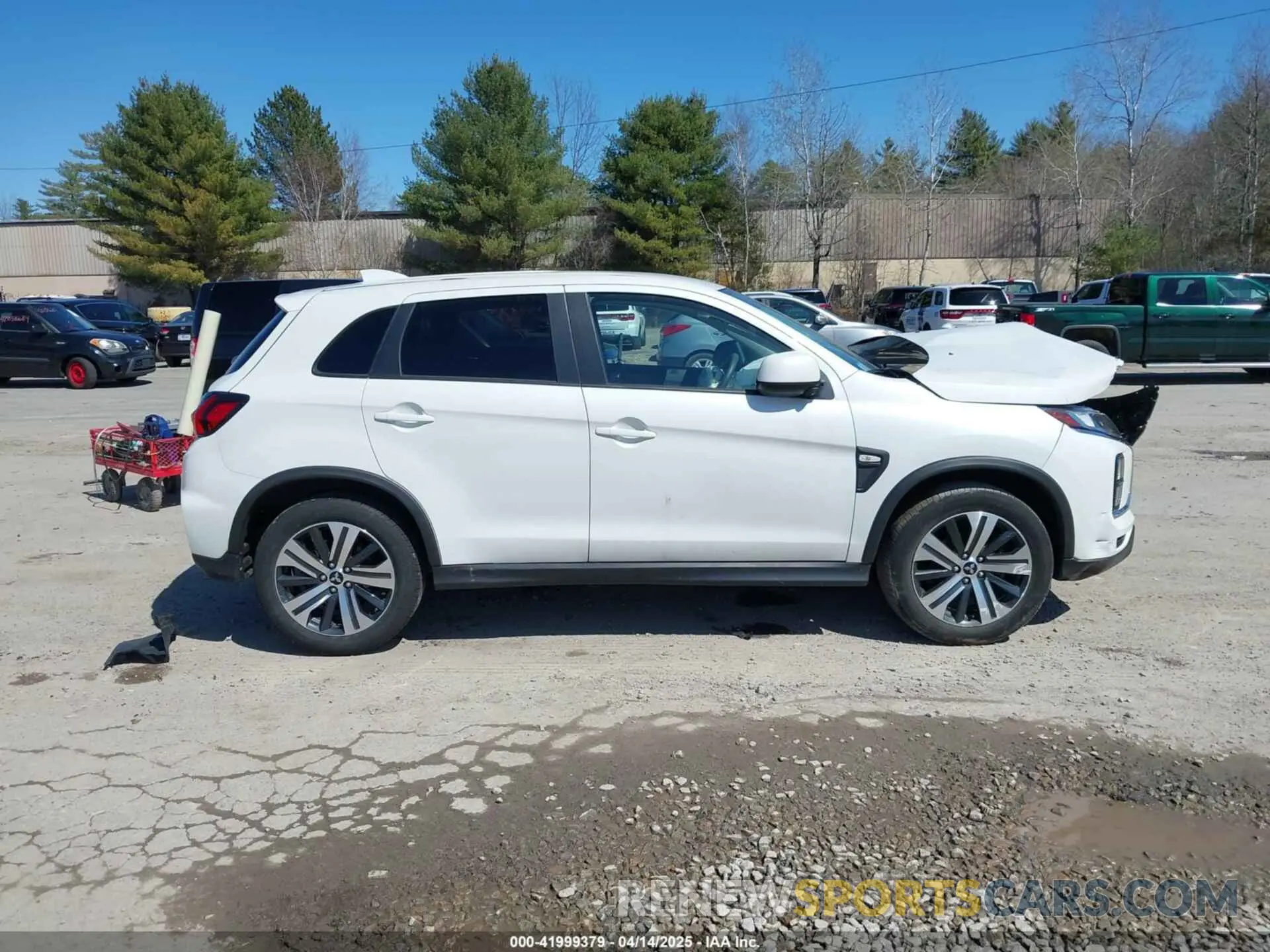 13 fotografías del automóvil dañado JA4ARUAU4MU001681 MITSUBISHI OUTLANDER SPORT 2021