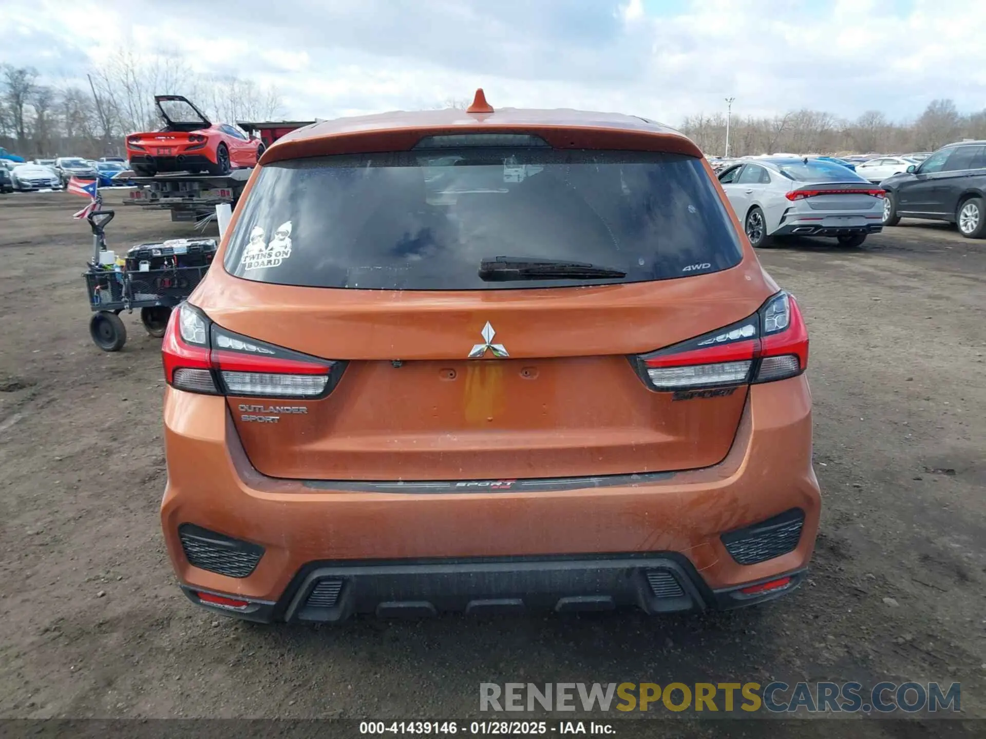 16 fotografías del automóvil dañado JA4ARUAU4MU021607 MITSUBISHI OUTLANDER SPORT 2021