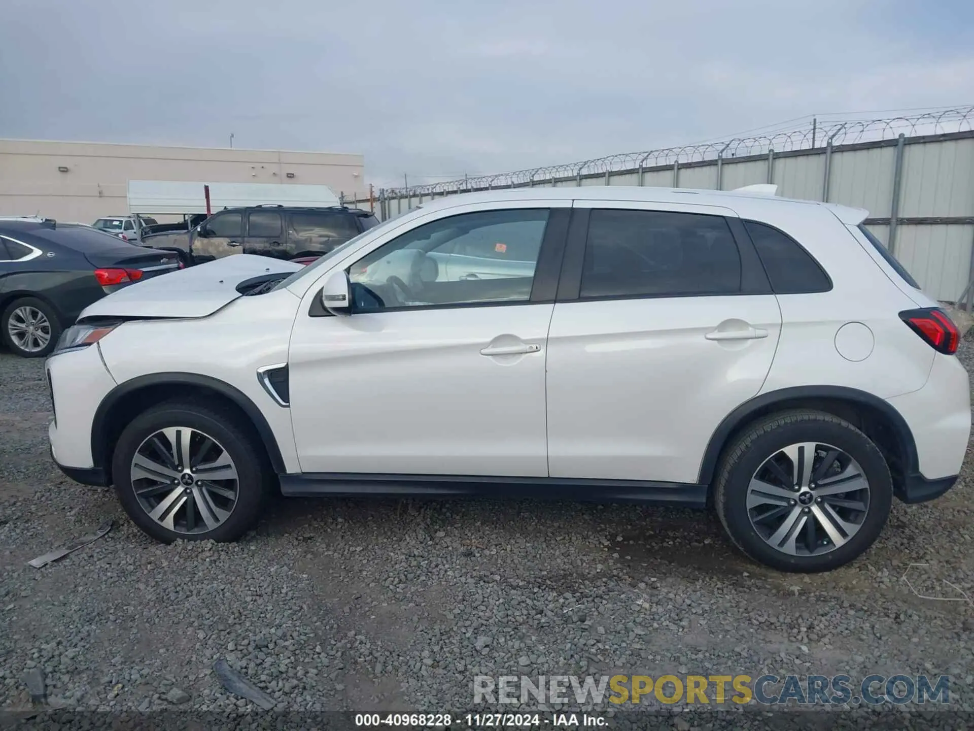 14 fotografías del automóvil dañado JA4ARUAU5MU019400 MITSUBISHI OUTLANDER SPORT 2021
