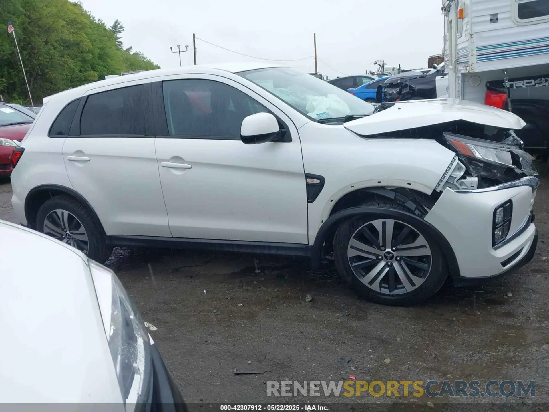 13 fotografías del automóvil dañado JA4ARUAU6MU001763 MITSUBISHI OUTLANDER SPORT 2021