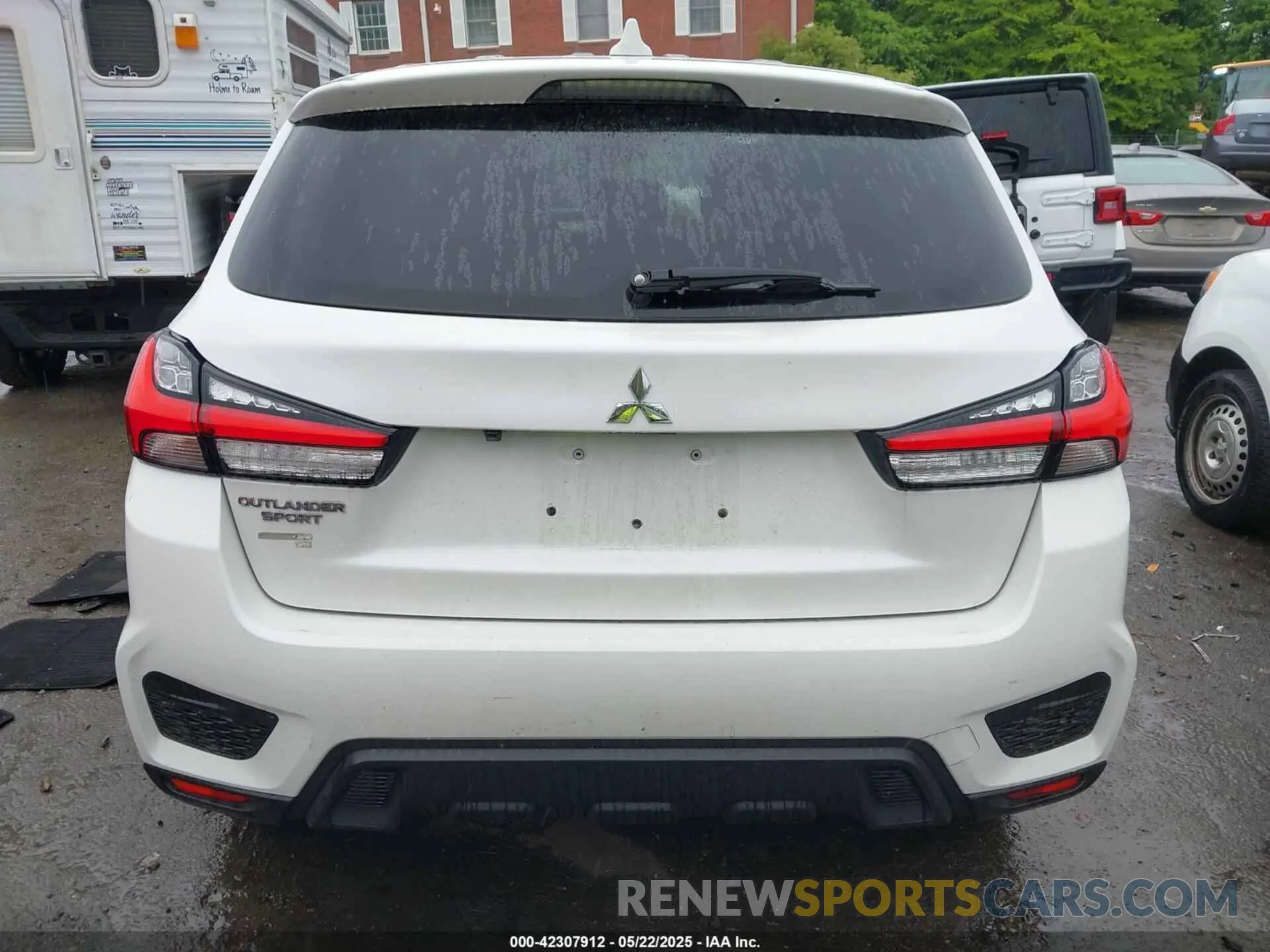 16 fotografías del automóvil dañado JA4ARUAU6MU001763 MITSUBISHI OUTLANDER SPORT 2021