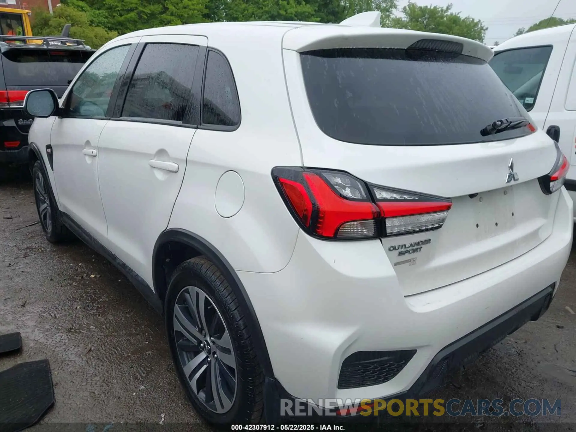 3 fotografías del automóvil dañado JA4ARUAU6MU001763 MITSUBISHI OUTLANDER SPORT 2021