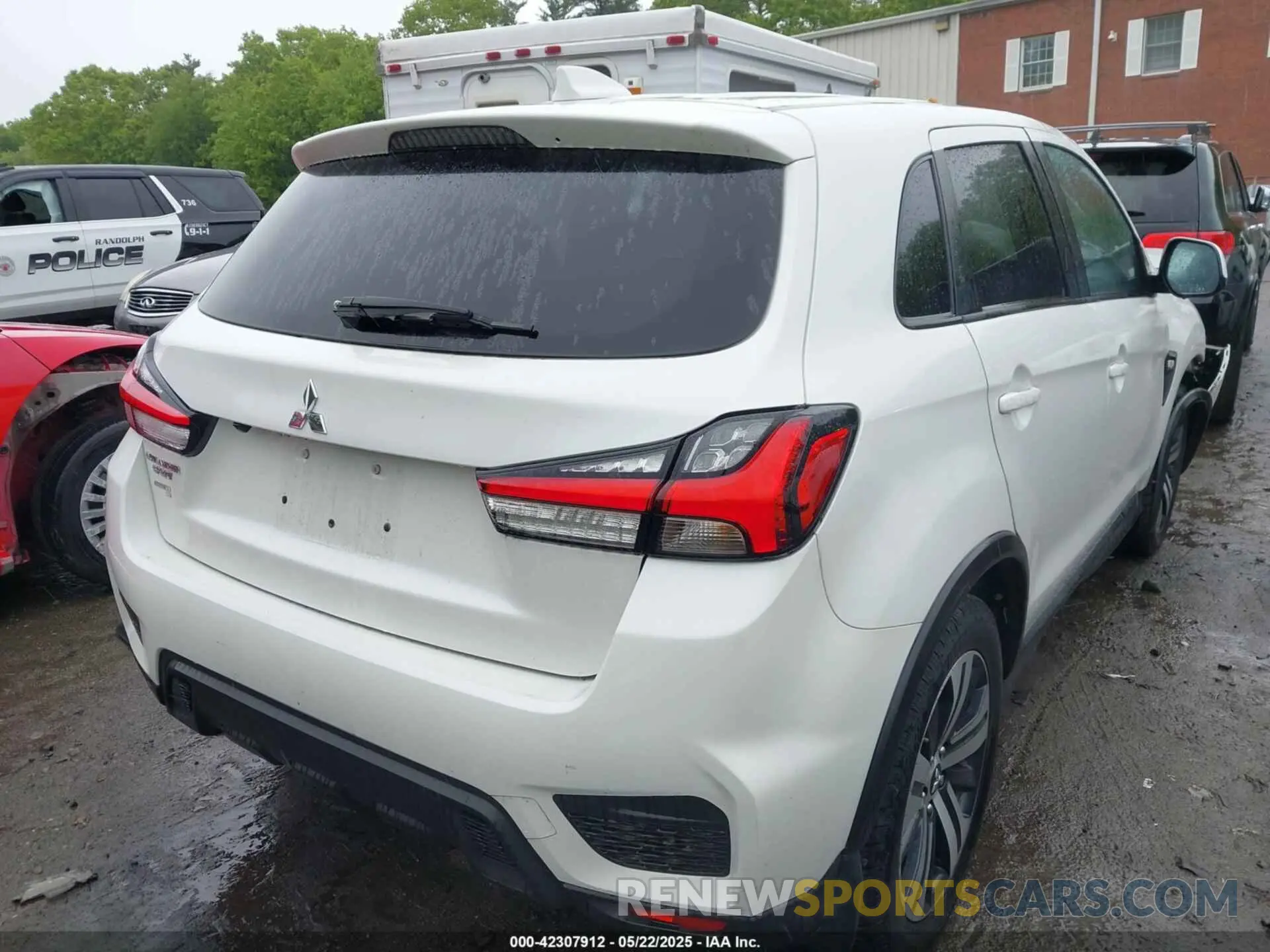 4 fotografías del automóvil dañado JA4ARUAU6MU001763 MITSUBISHI OUTLANDER SPORT 2021