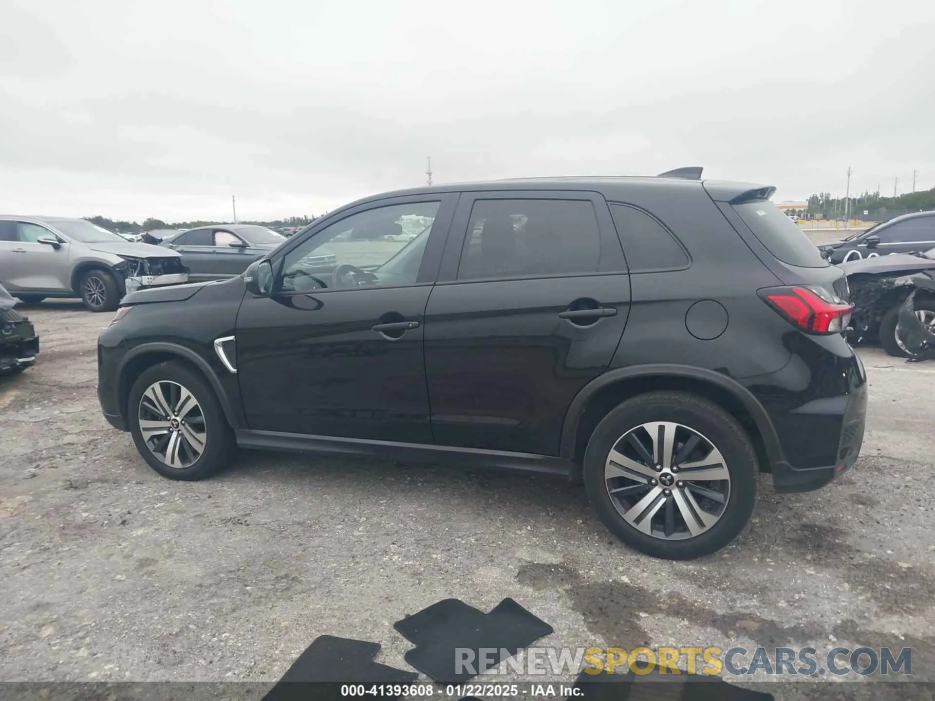 14 fotografías del automóvil dañado JA4ARUAU8MU029791 MITSUBISHI OUTLANDER SPORT 2021
