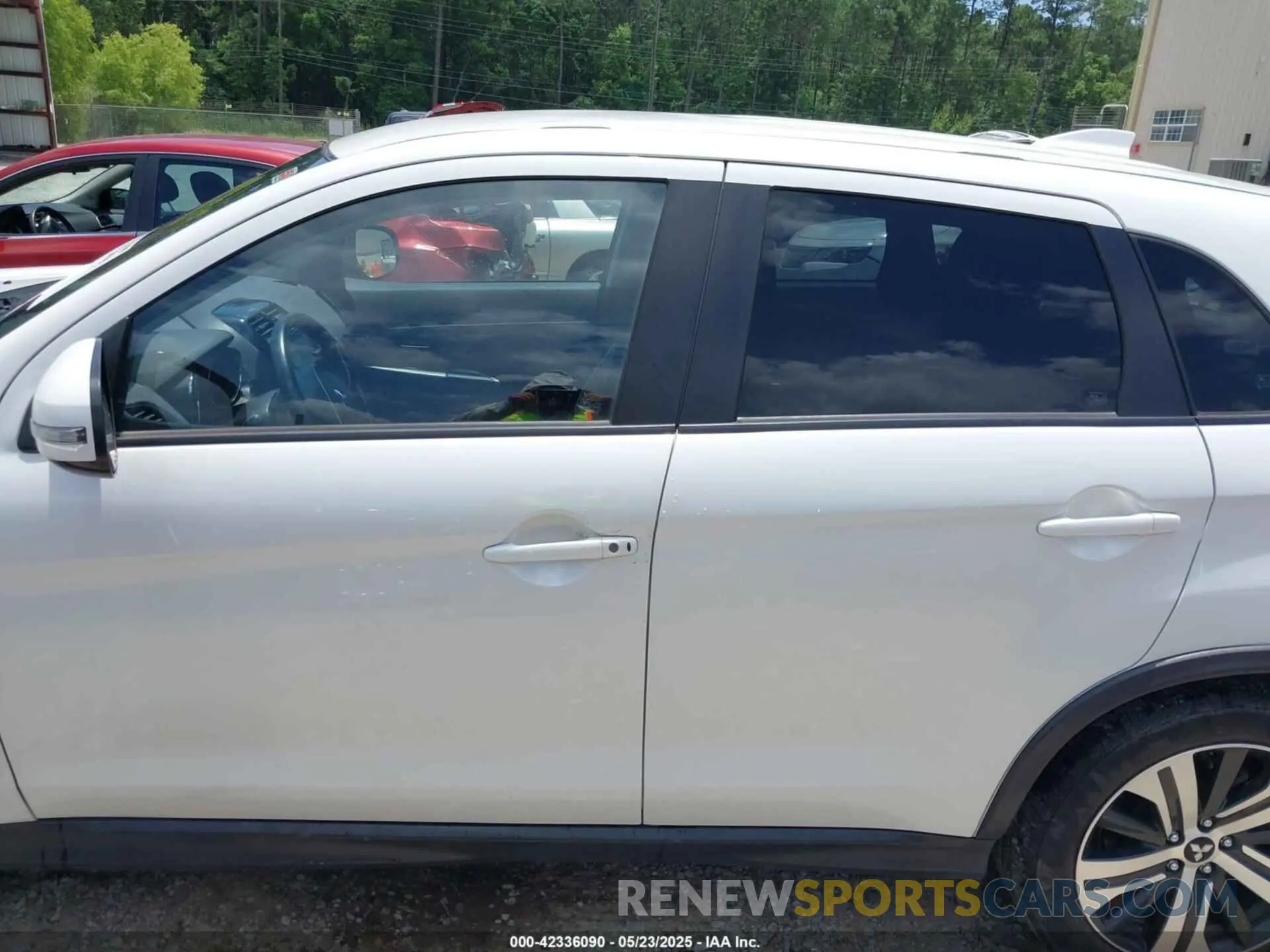 14 fotografías del automóvil dañado JA4ARUAUXMU019523 MITSUBISHI OUTLANDER SPORT 2021