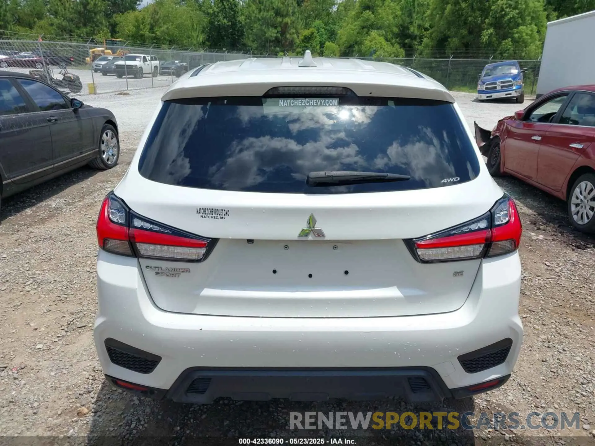 16 fotografías del automóvil dañado JA4ARUAUXMU019523 MITSUBISHI OUTLANDER SPORT 2021
