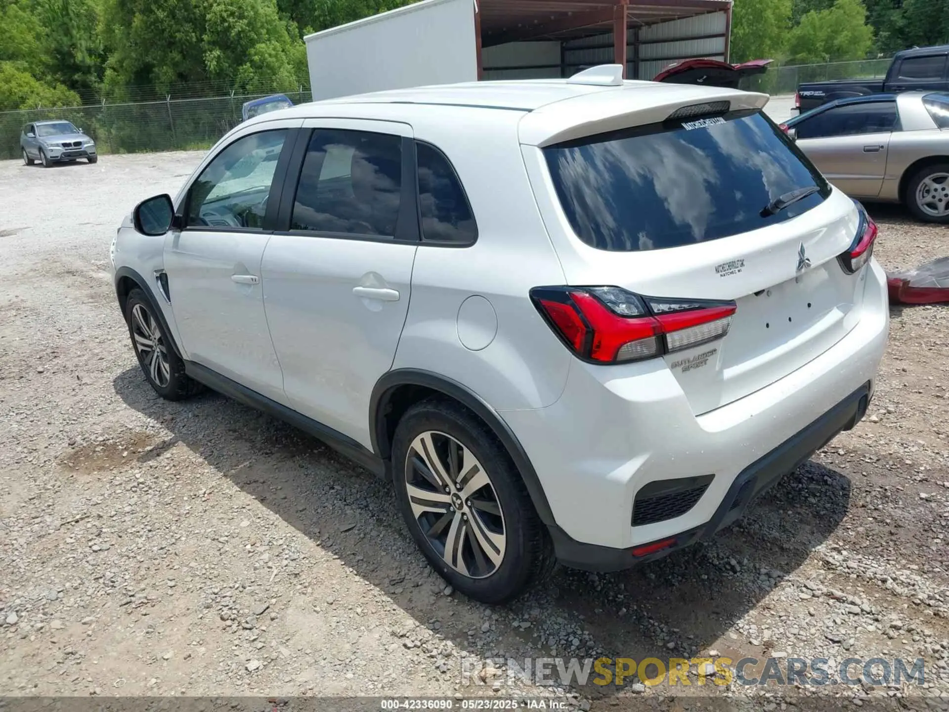 3 fotografías del automóvil dañado JA4ARUAUXMU019523 MITSUBISHI OUTLANDER SPORT 2021