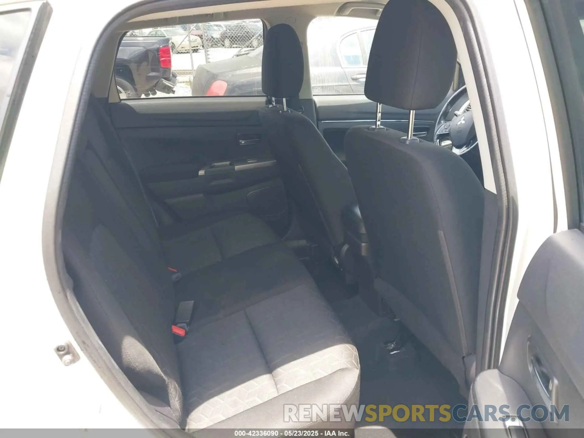 8 fotografías del automóvil dañado JA4ARUAUXMU019523 MITSUBISHI OUTLANDER SPORT 2021