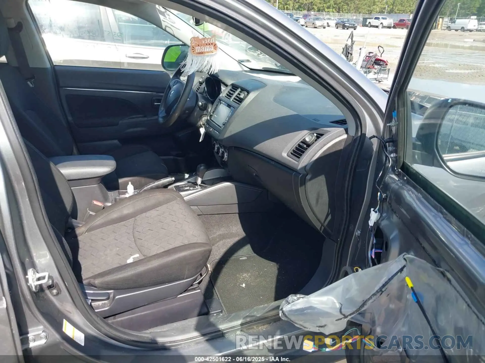 5 fotografías del automóvil dañado JA4APUAU4NU004393 MITSUBISHI OUTLANDER SPORT 2022