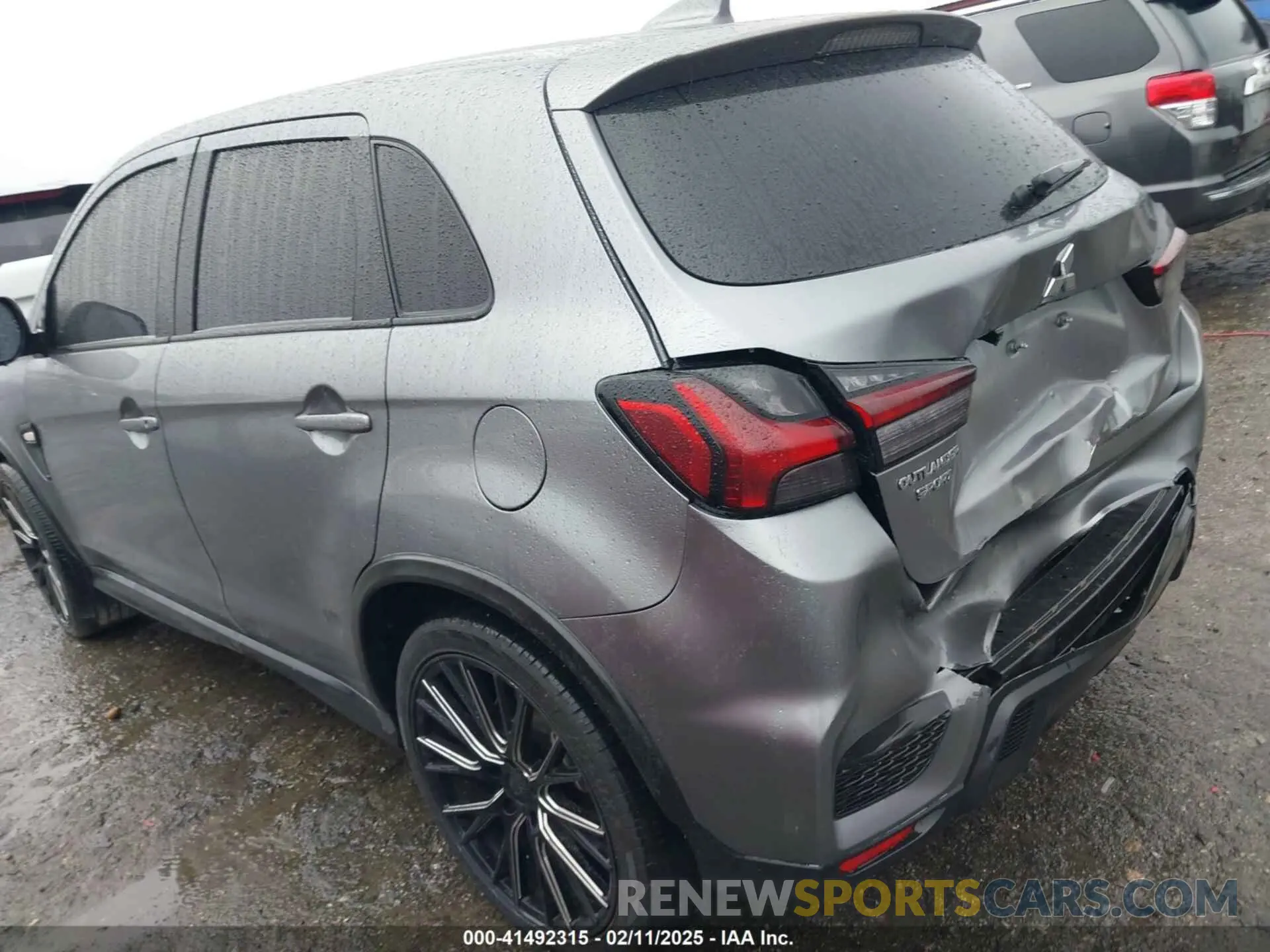 17 fotografías del automóvil dañado JA4APUAU6NU008946 MITSUBISHI OUTLANDER SPORT 2022