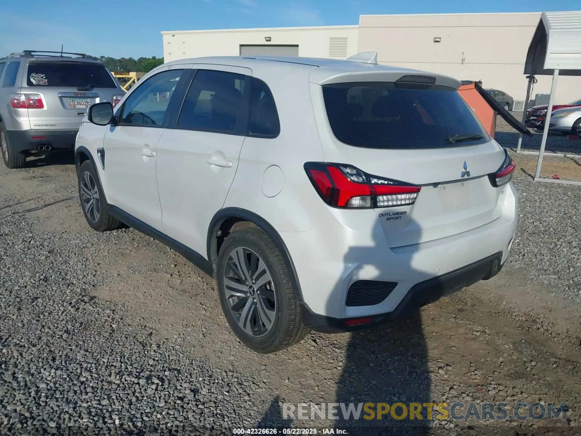 3 fotografías del automóvil dañado JA4APVAU2NU011803 MITSUBISHI OUTLANDER SPORT 2022