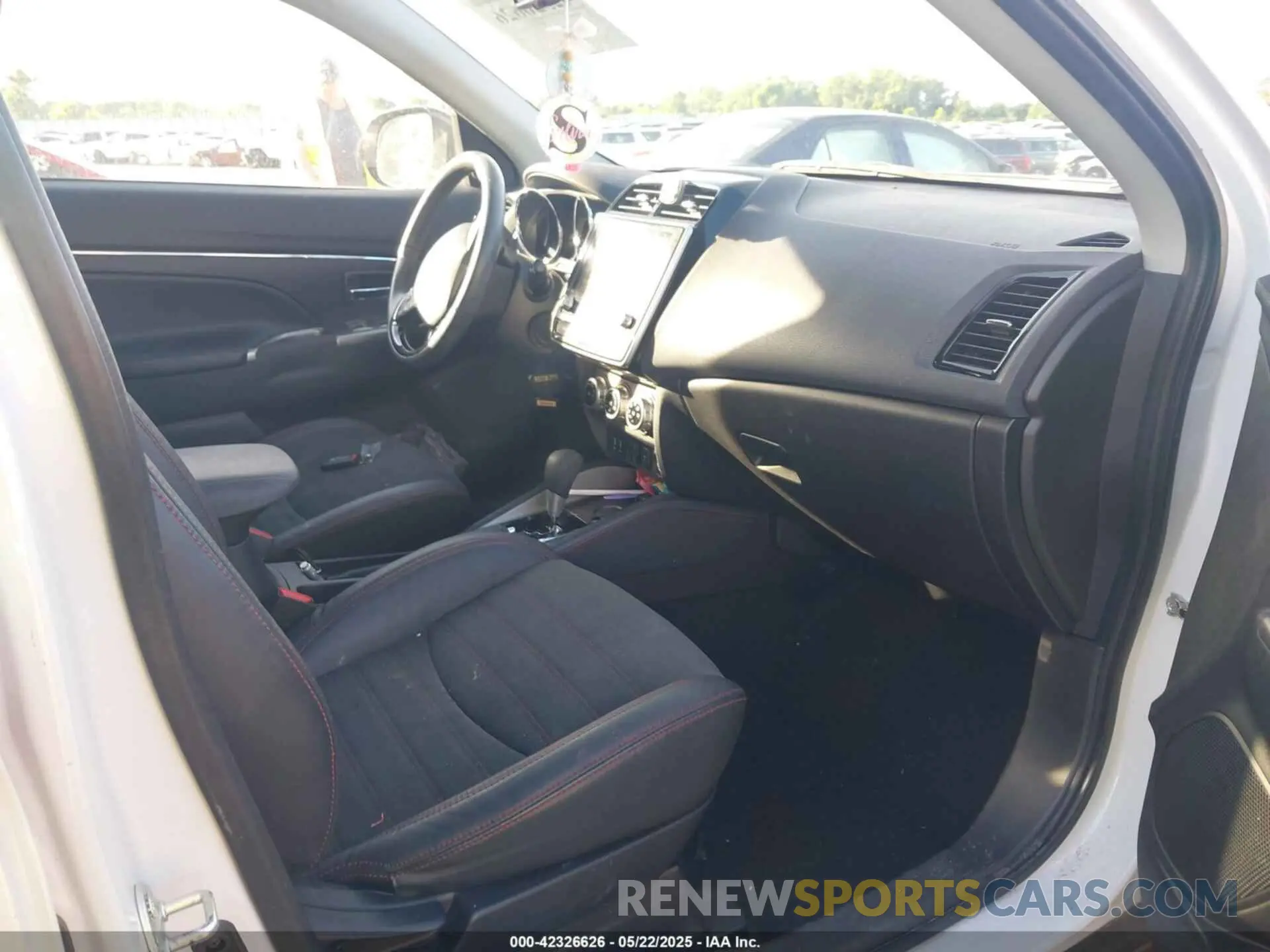 5 fotografías del automóvil dañado JA4APVAU2NU011803 MITSUBISHI OUTLANDER SPORT 2022