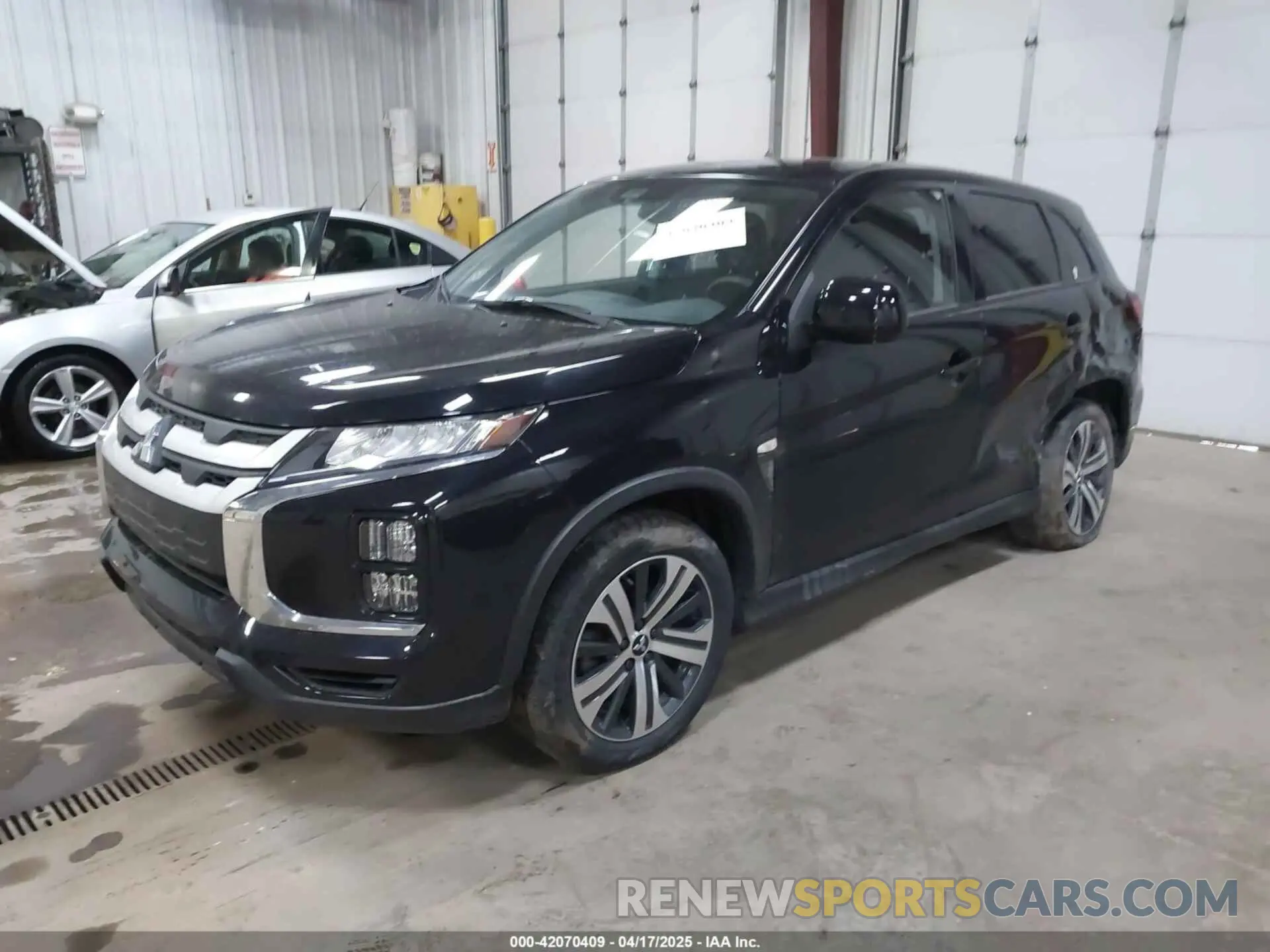 2 fotografías del automóvil dañado JA4ARUAU9NU017604 MITSUBISHI OUTLANDER SPORT 2022