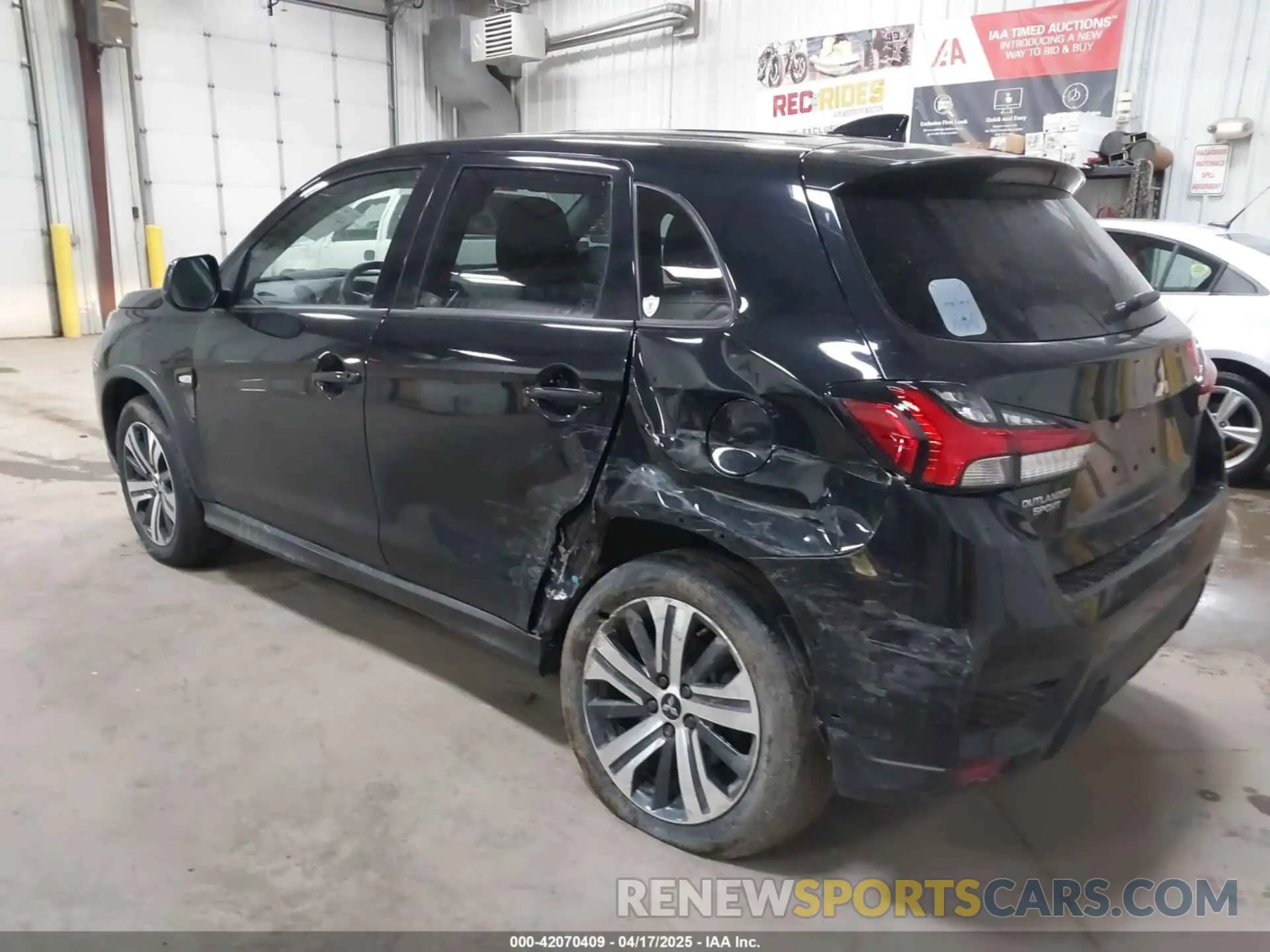 3 fotografías del automóvil dañado JA4ARUAU9NU017604 MITSUBISHI OUTLANDER SPORT 2022