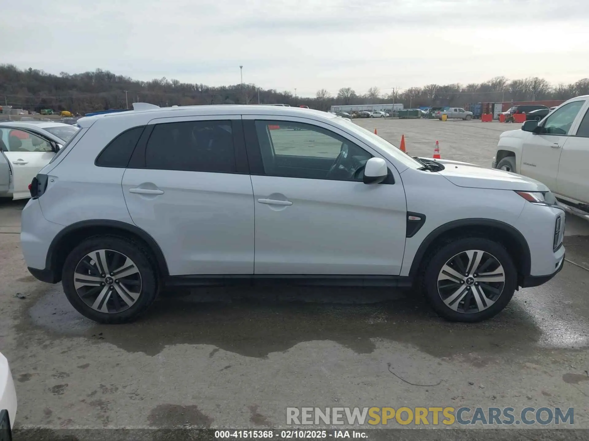 14 fotografías del automóvil dañado JA4ARUAU0PU004579 MITSUBISHI OUTLANDER SPORT 2023