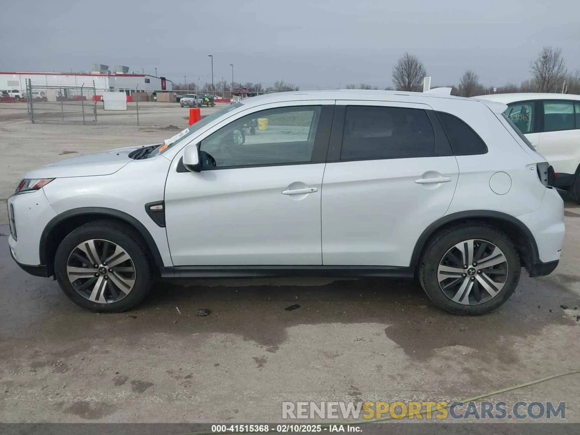 15 fotografías del automóvil dañado JA4ARUAU0PU004579 MITSUBISHI OUTLANDER SPORT 2023