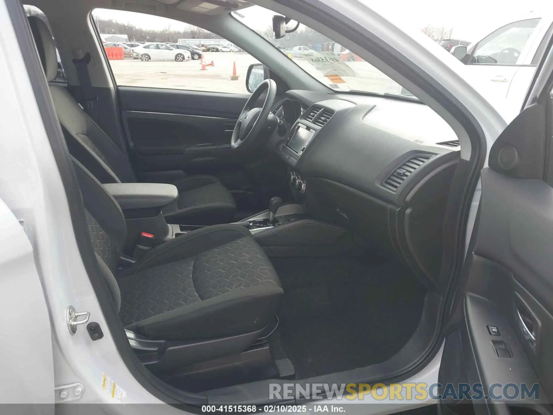 5 fotografías del automóvil dañado JA4ARUAU0PU004579 MITSUBISHI OUTLANDER SPORT 2023