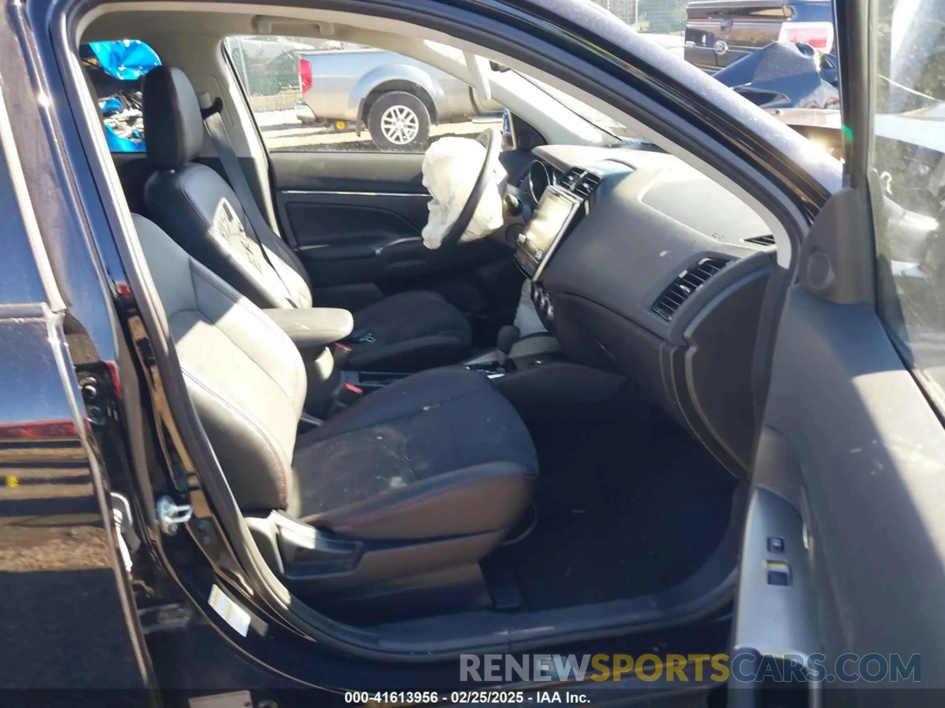 5 fotografías del automóvil dañado JA4ARUAU0PU007594 MITSUBISHI OUTLANDER SPORT 2023