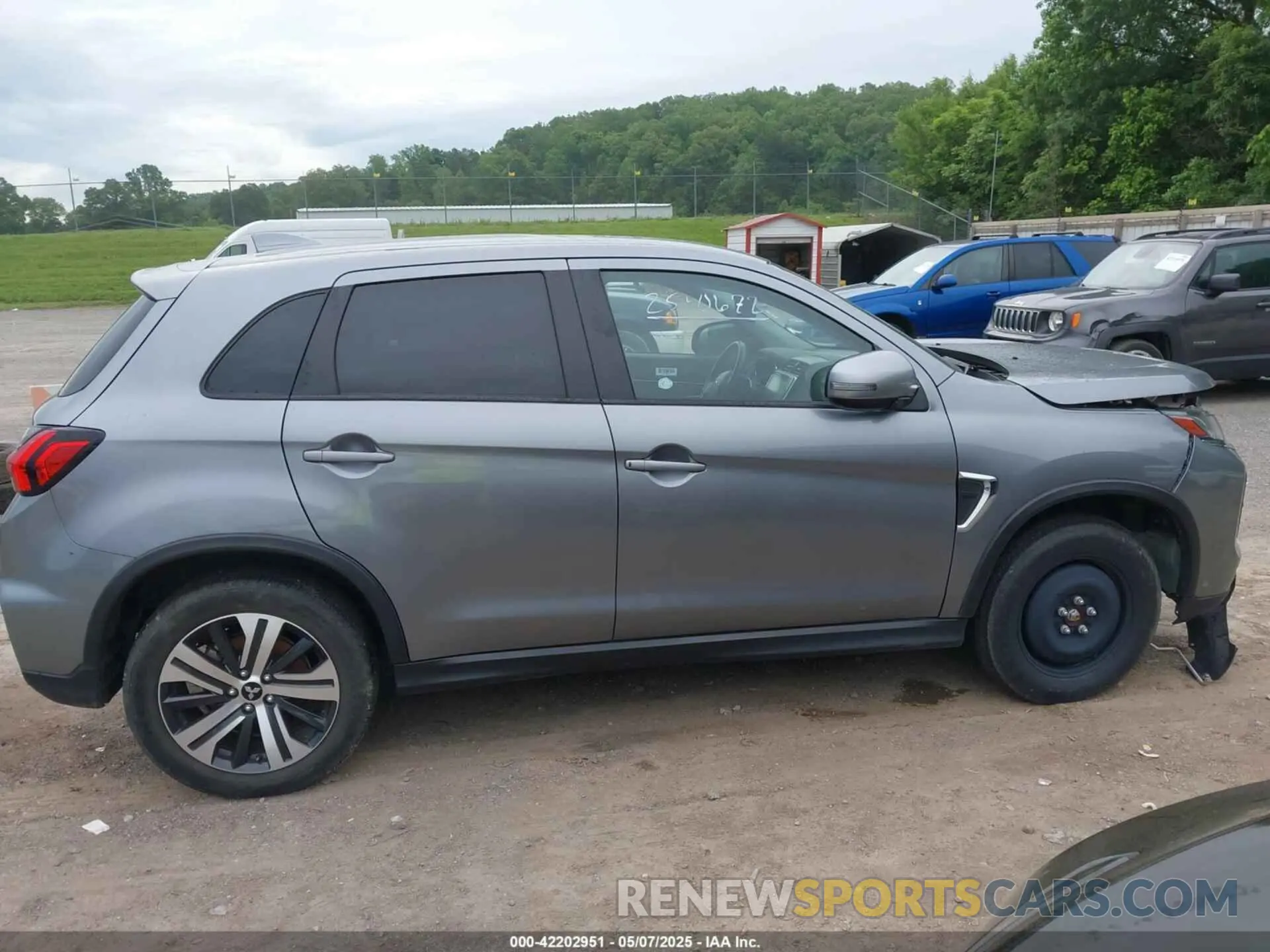 14 fotografías del automóvil dañado JA4ARUAU1PU004915 MITSUBISHI OUTLANDER SPORT 2023