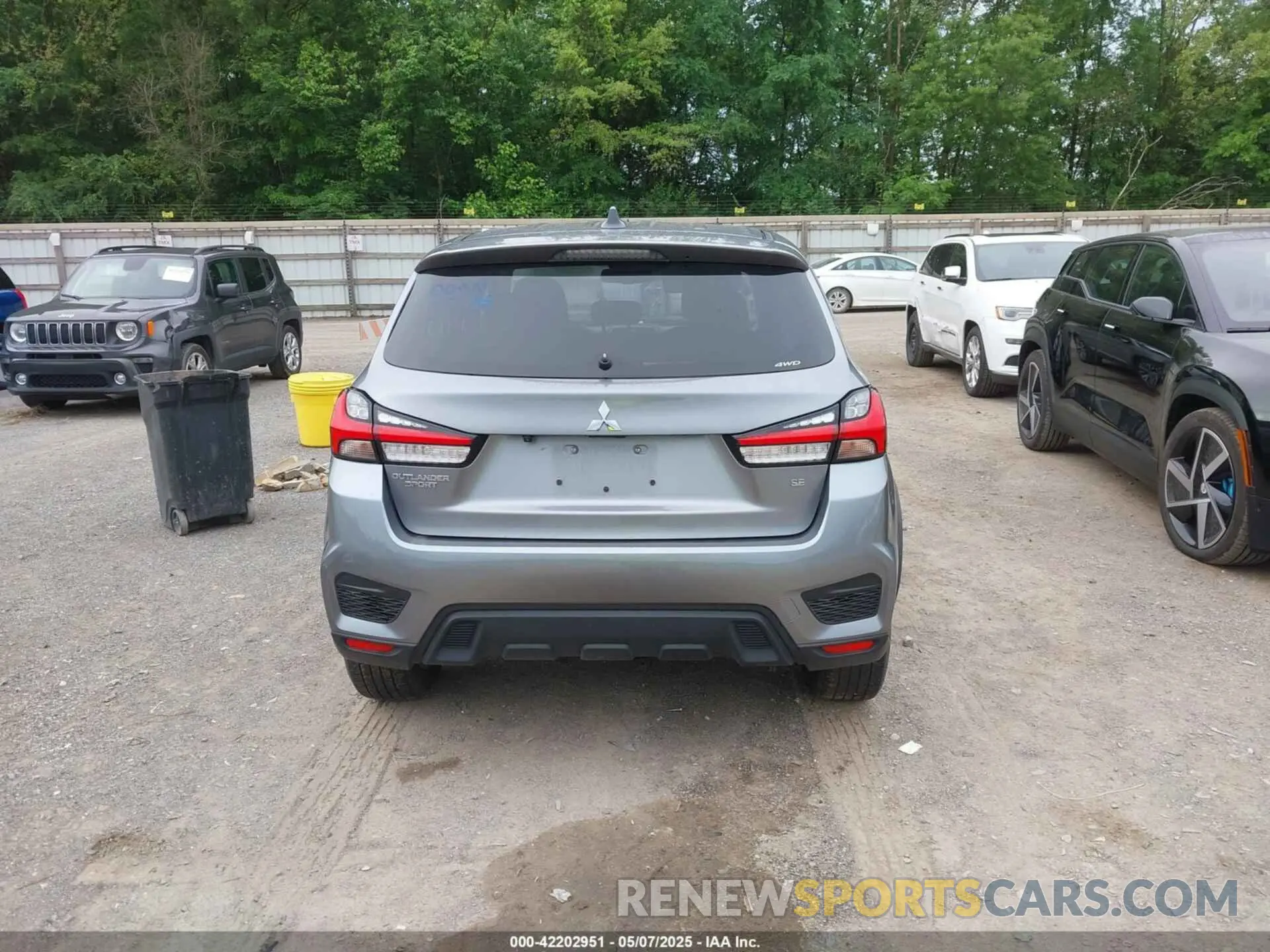 17 fotografías del automóvil dañado JA4ARUAU1PU004915 MITSUBISHI OUTLANDER SPORT 2023