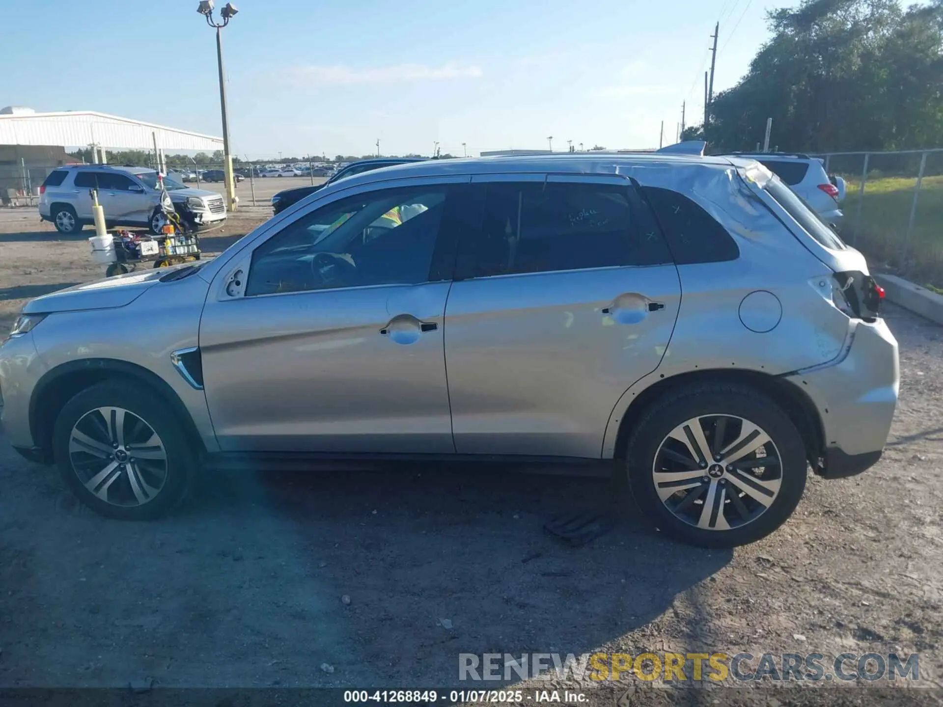 14 fotografías del automóvil dañado JA4ARUAU2PU002283 MITSUBISHI OUTLANDER SPORT 2023