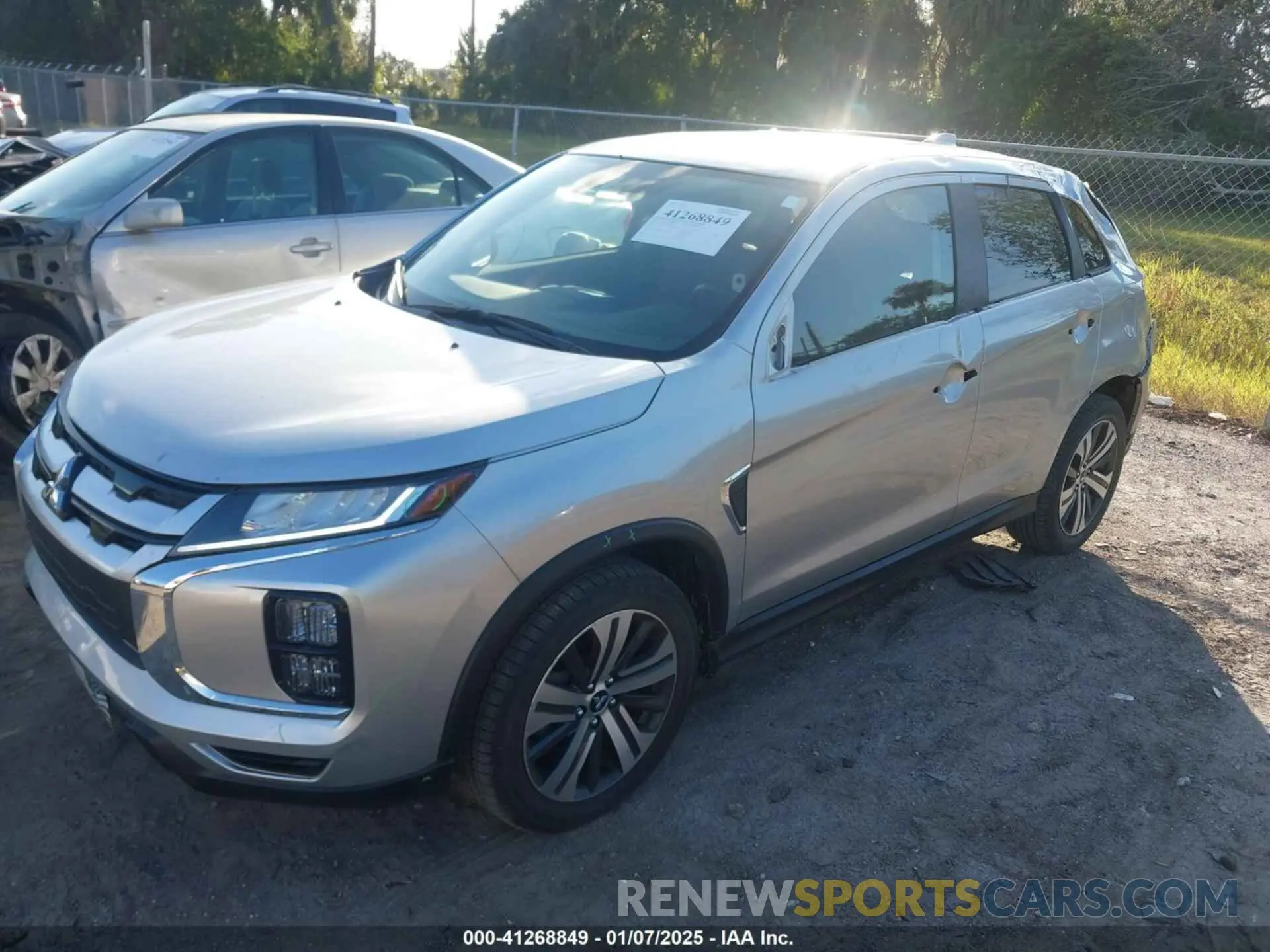 2 fotografías del automóvil dañado JA4ARUAU2PU002283 MITSUBISHI OUTLANDER SPORT 2023