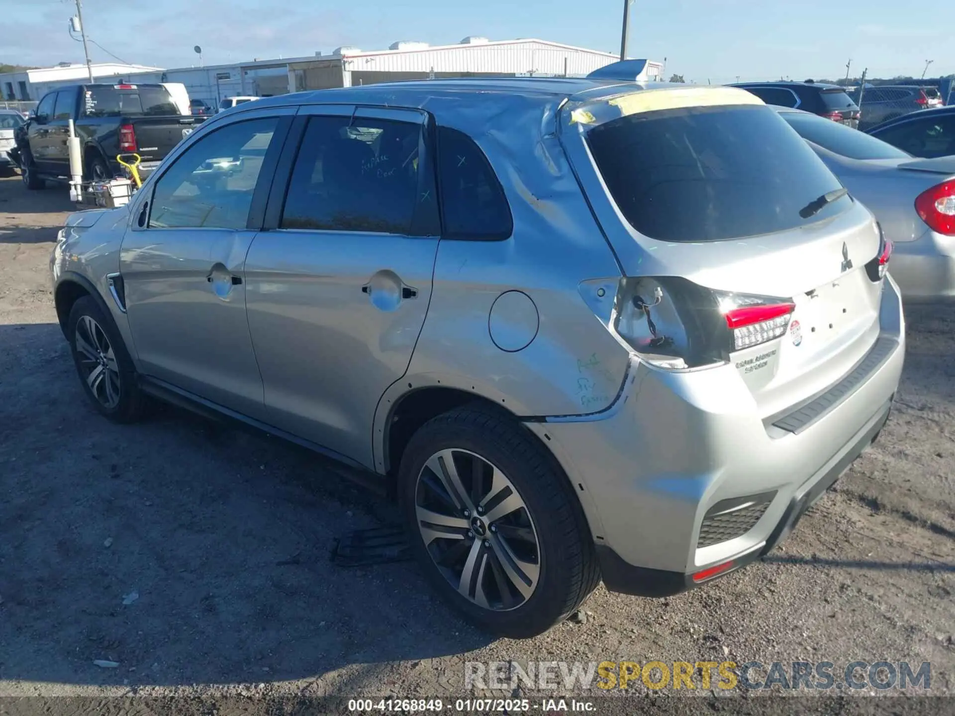3 fotografías del automóvil dañado JA4ARUAU2PU002283 MITSUBISHI OUTLANDER SPORT 2023