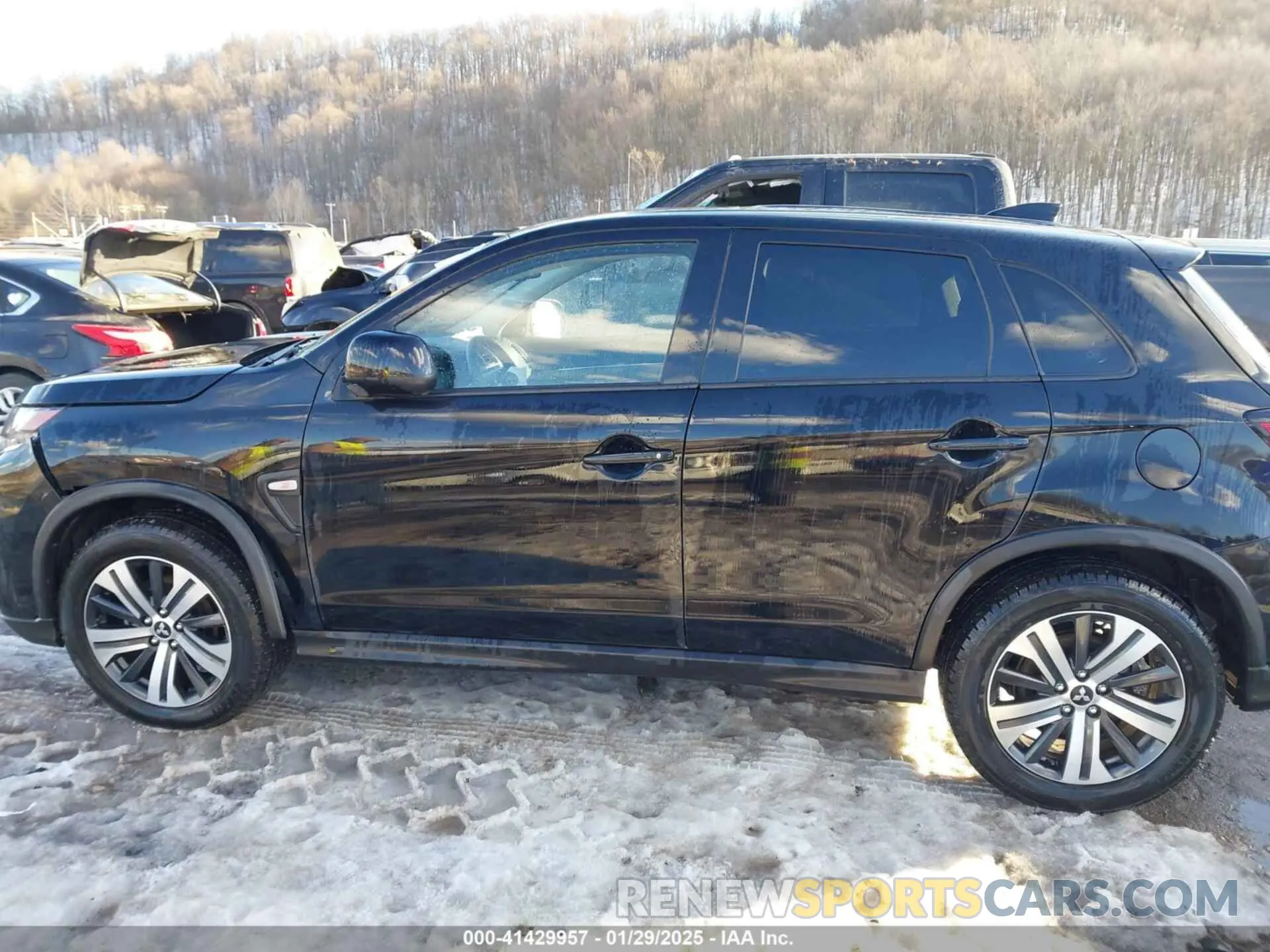 14 fotografías del automóvil dañado JA4ARUAU3PU004821 MITSUBISHI OUTLANDER SPORT 2023
