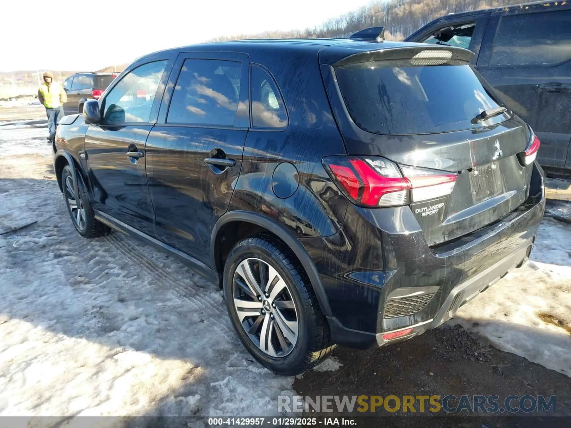 3 fotografías del automóvil dañado JA4ARUAU3PU004821 MITSUBISHI OUTLANDER SPORT 2023