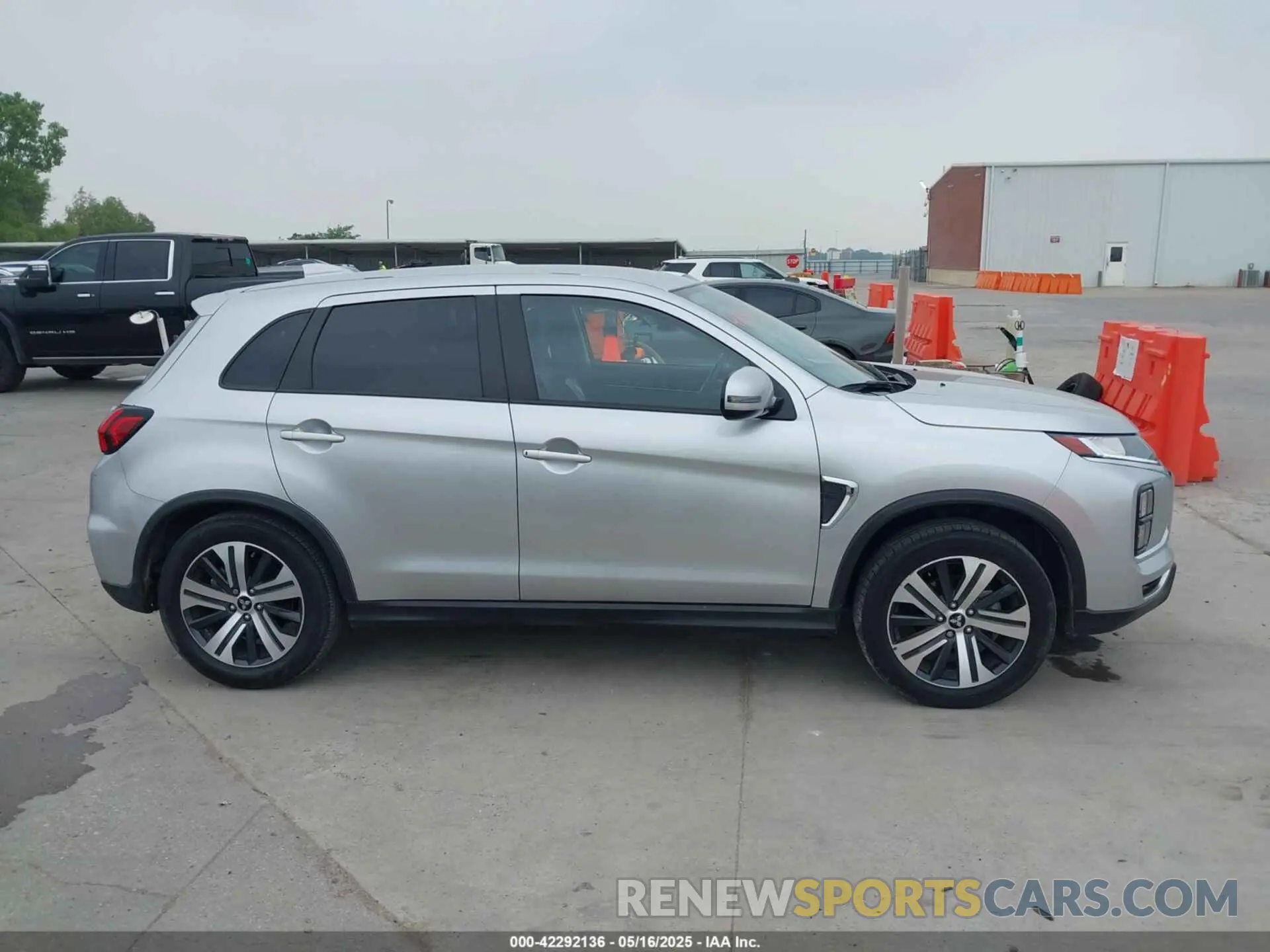 13 fotografías del automóvil dañado JA4ARUAU5PU008160 MITSUBISHI OUTLANDER SPORT 2023