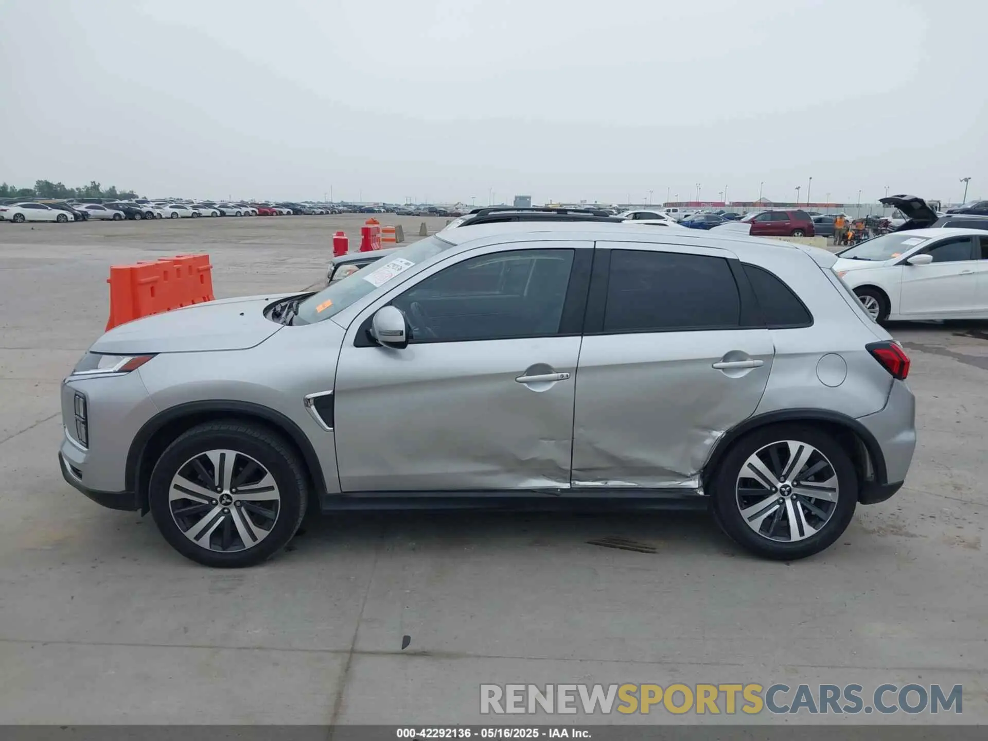 14 fotografías del automóvil dañado JA4ARUAU5PU008160 MITSUBISHI OUTLANDER SPORT 2023