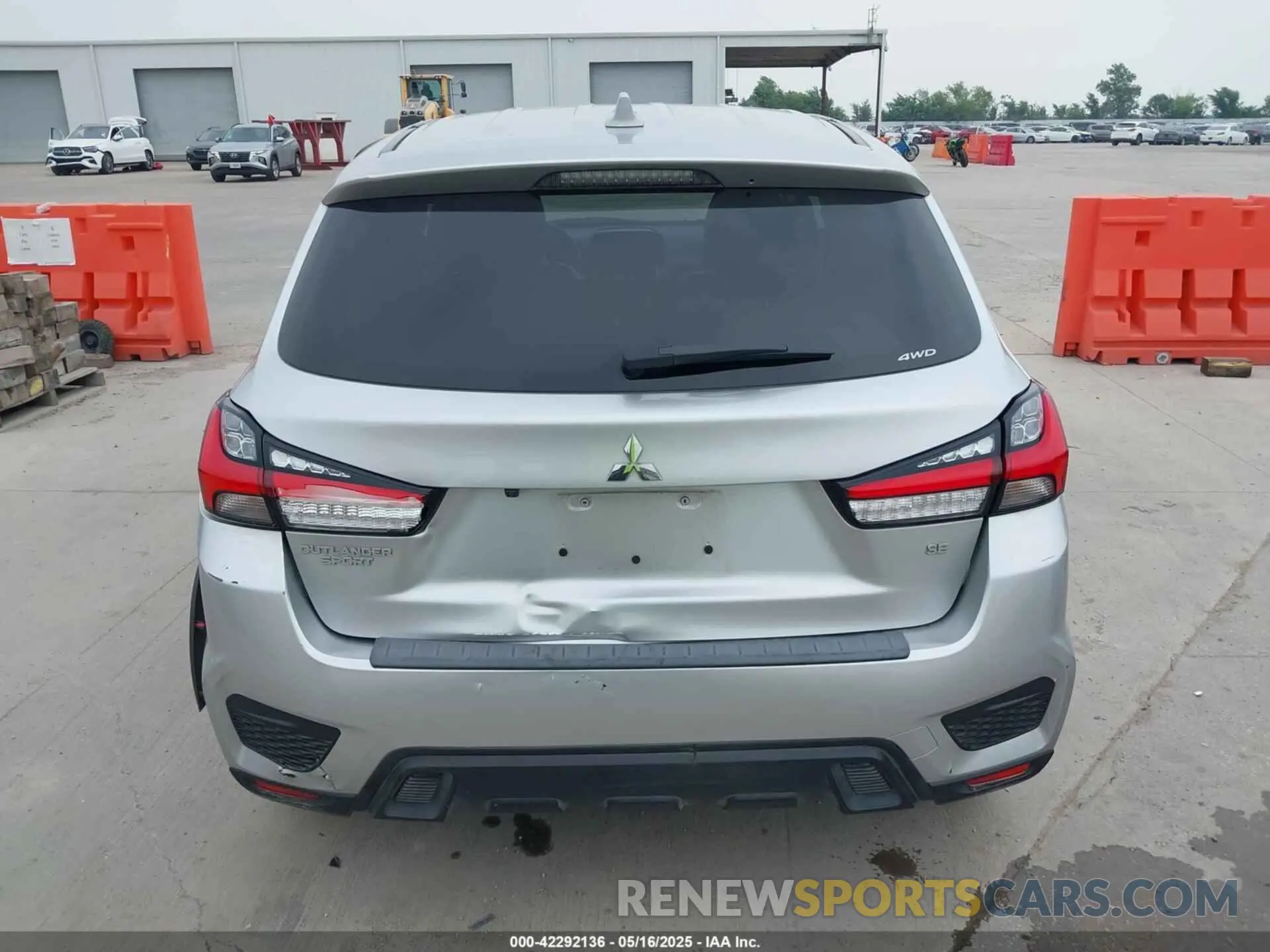 16 fotografías del automóvil dañado JA4ARUAU5PU008160 MITSUBISHI OUTLANDER SPORT 2023