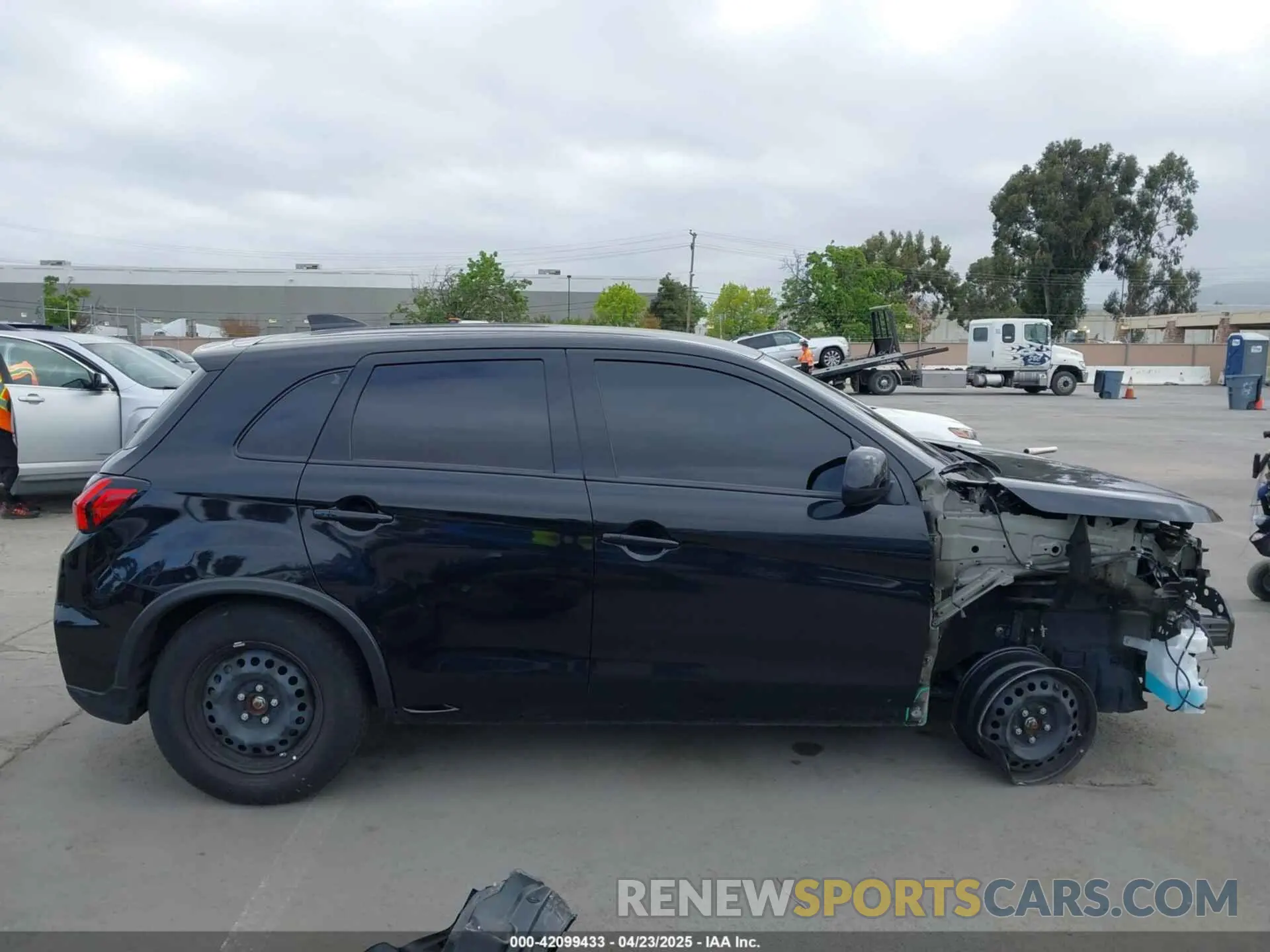 14 fotografías del automóvil dañado JA4ARUAU7PU010492 MITSUBISHI OUTLANDER SPORT 2023