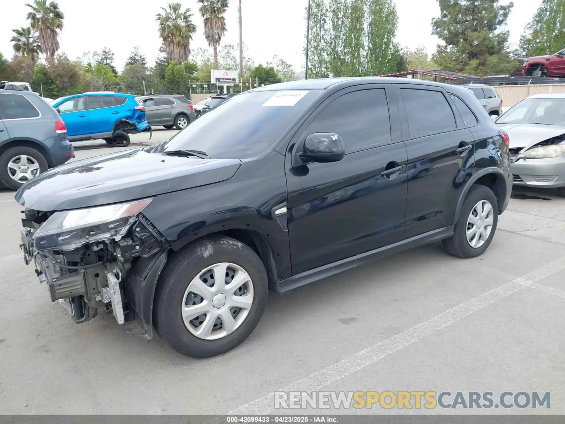 2 fotografías del automóvil dañado JA4ARUAU7PU010492 MITSUBISHI OUTLANDER SPORT 2023